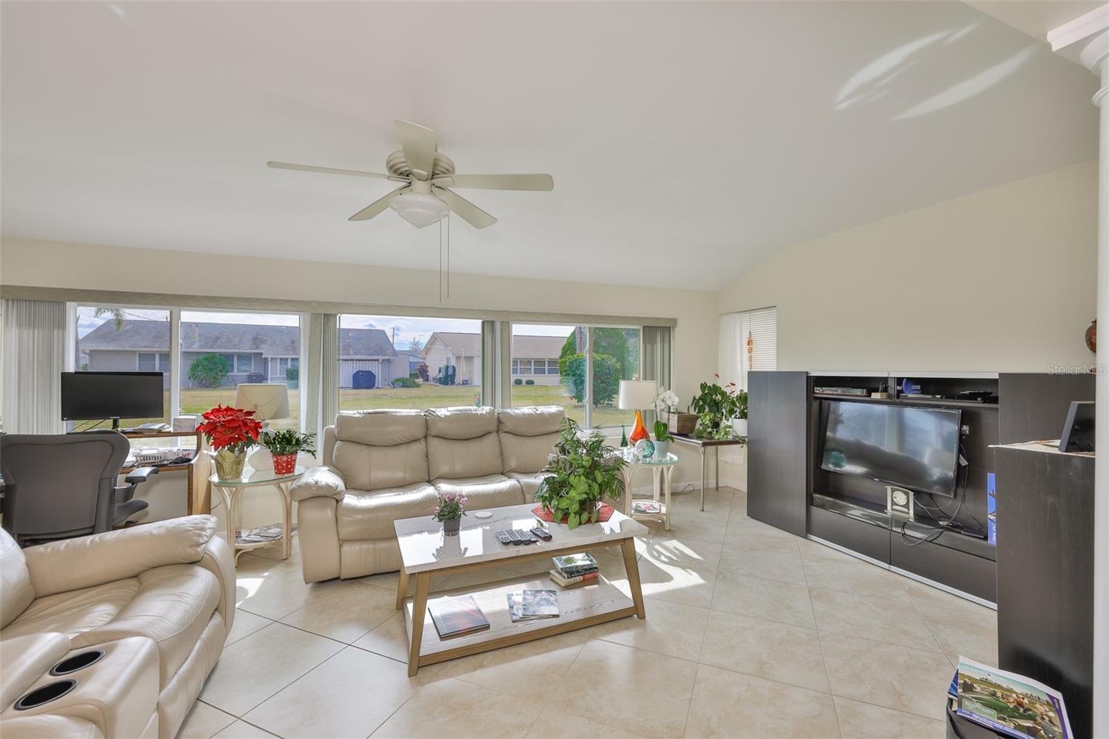 1520 DANBURY DR — photo 17