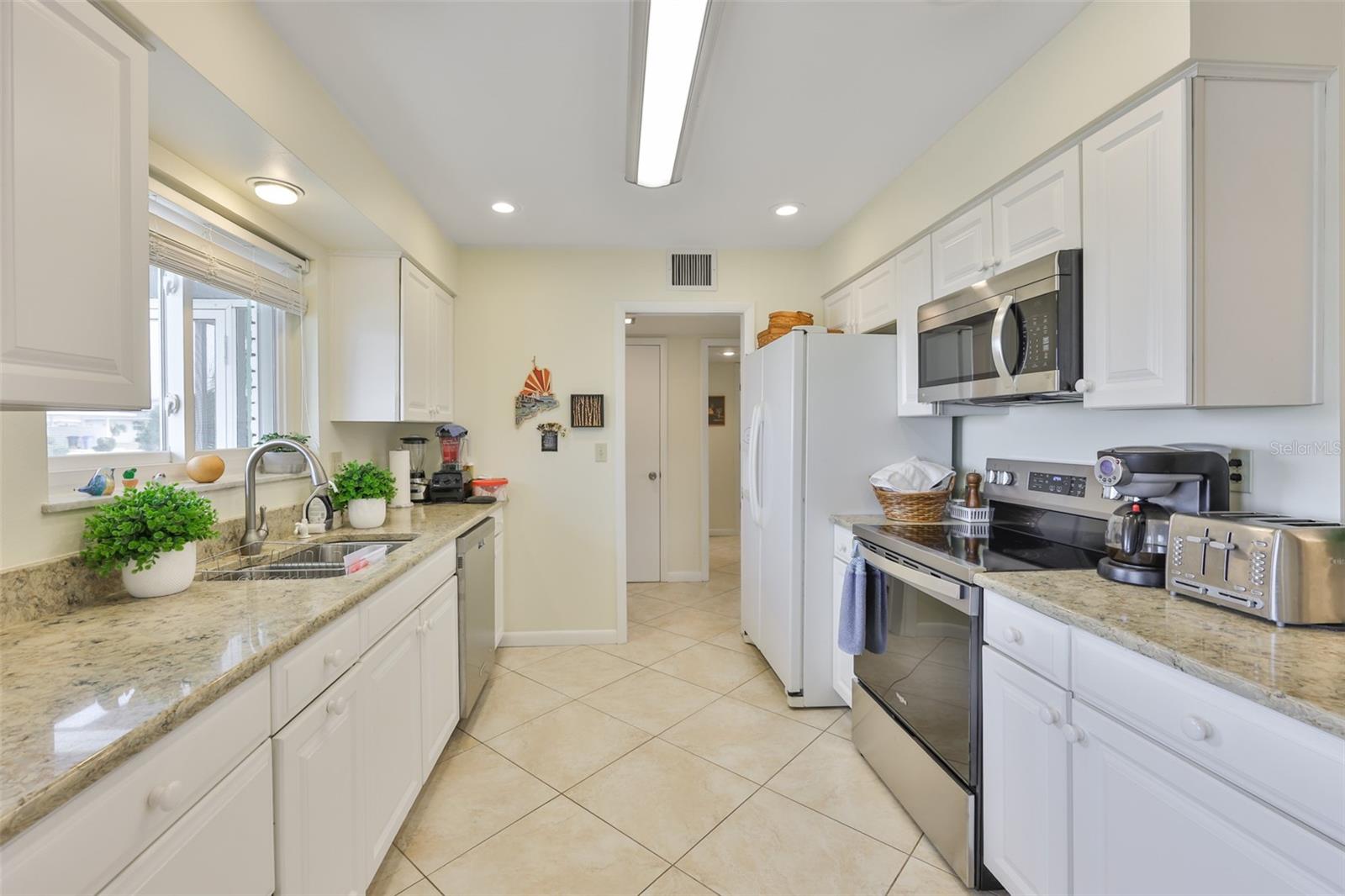 1520 DANBURY DR — photo 14
