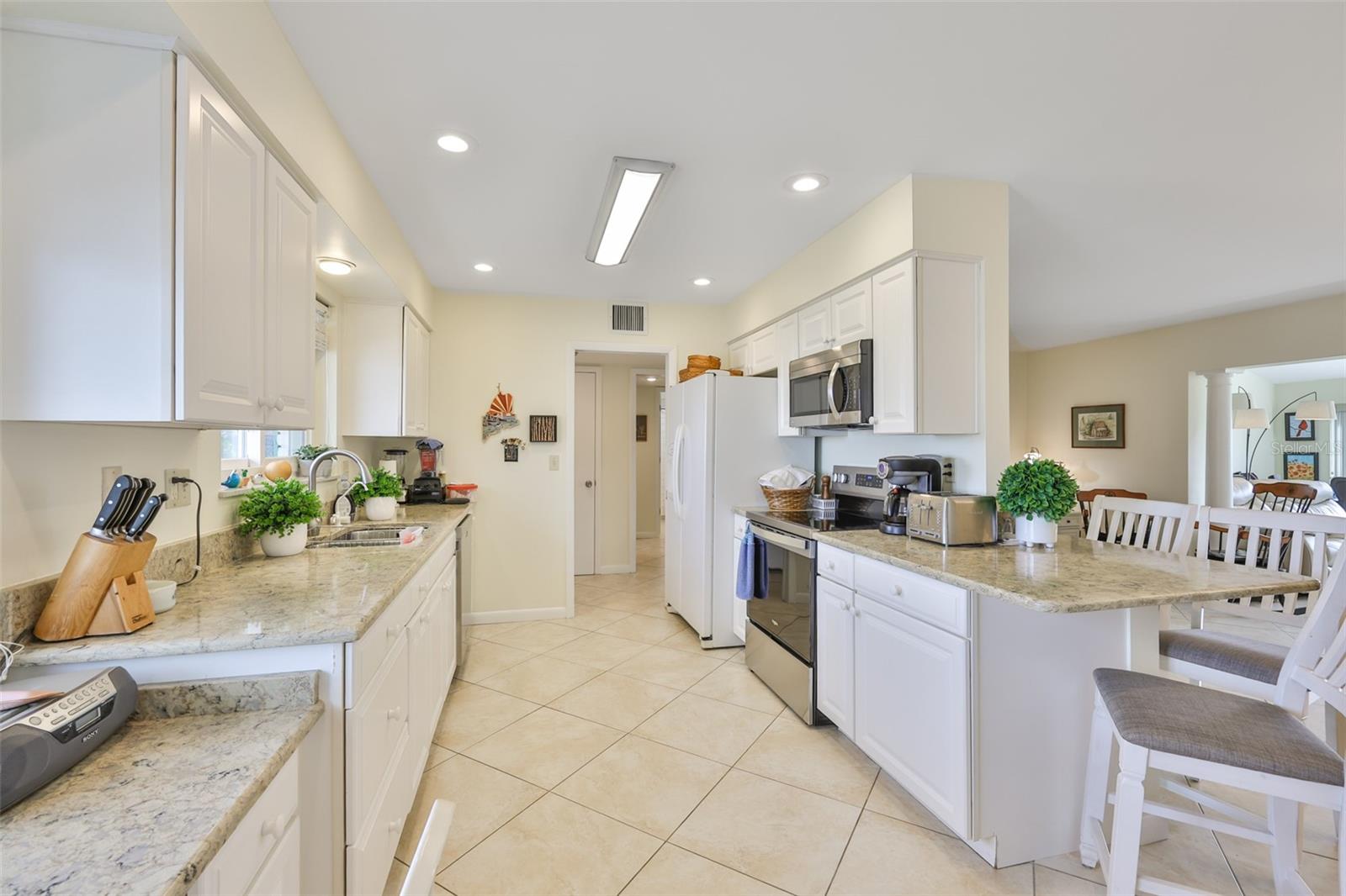 1520 DANBURY DR — photo 11