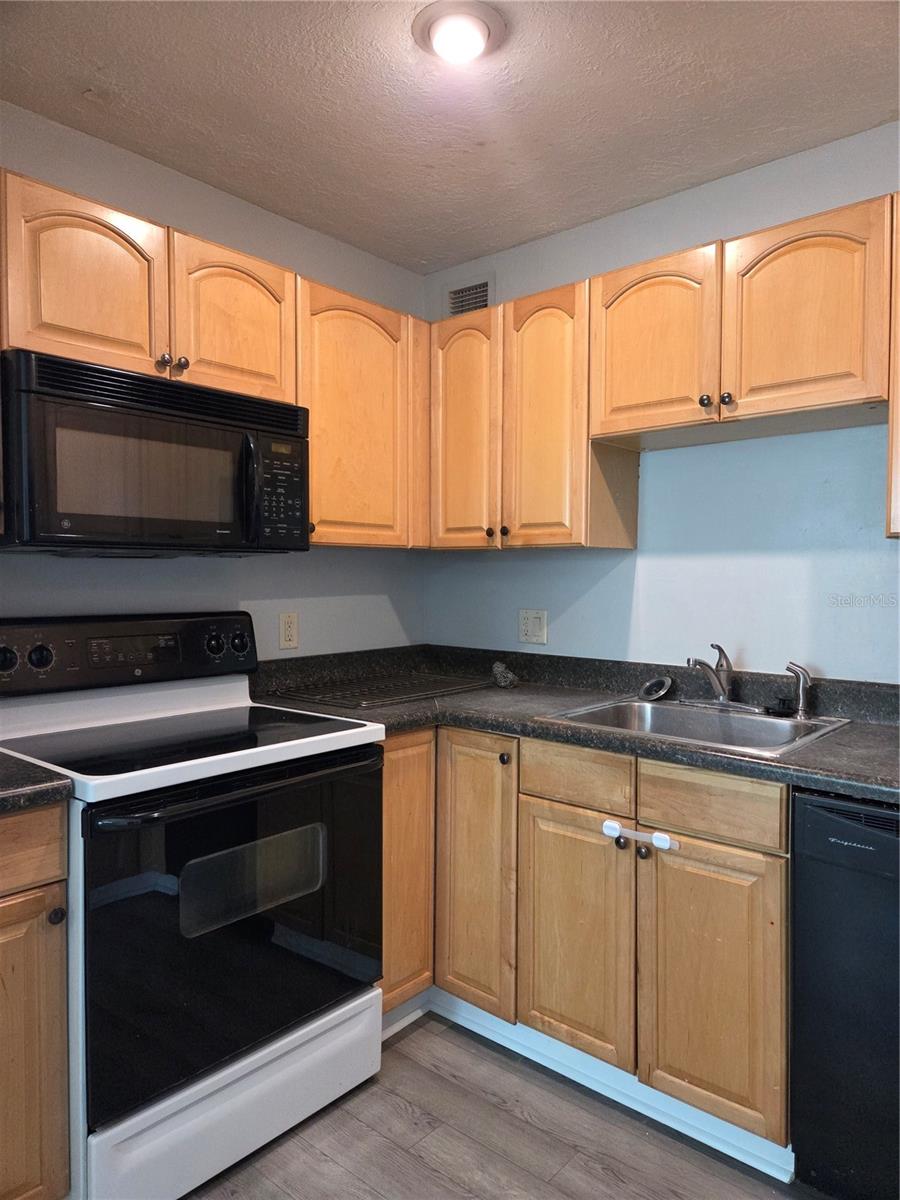 13690 ORANGE SUNSET DR #102 — photo 7
