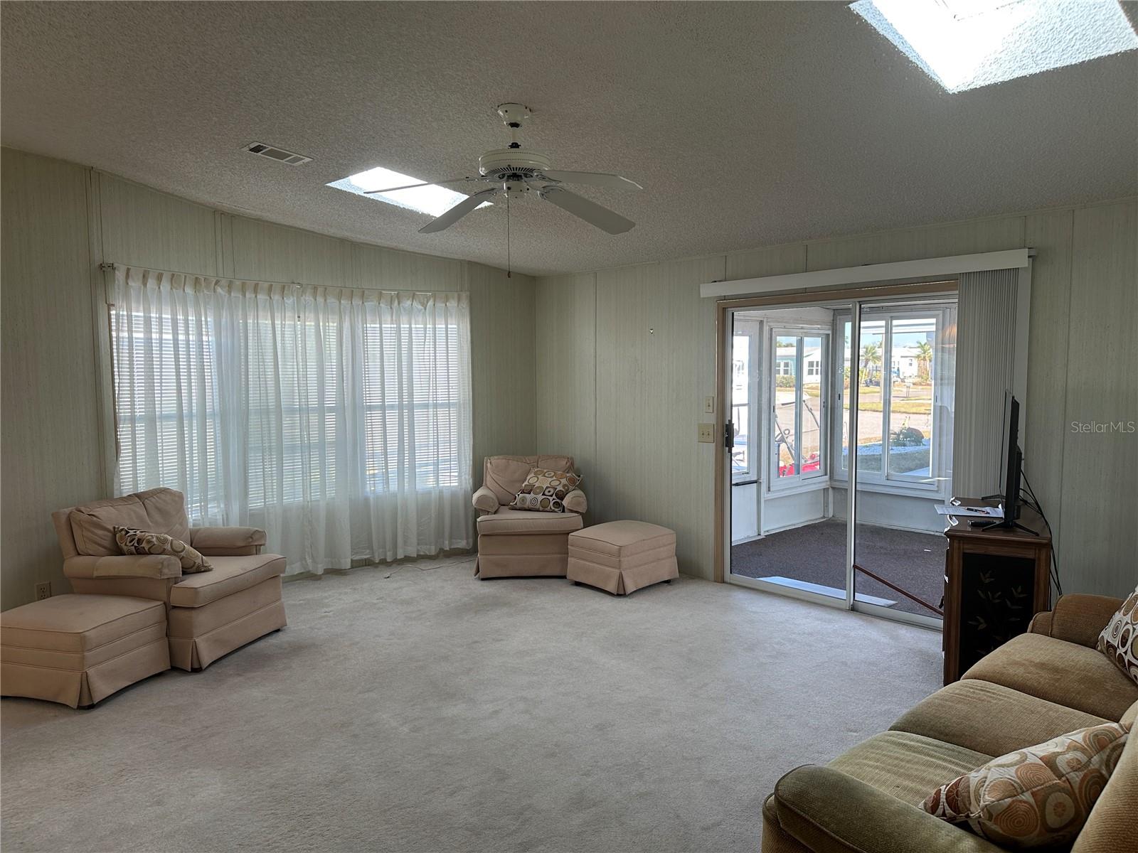 449 LANDSEDGE DR — photo 2