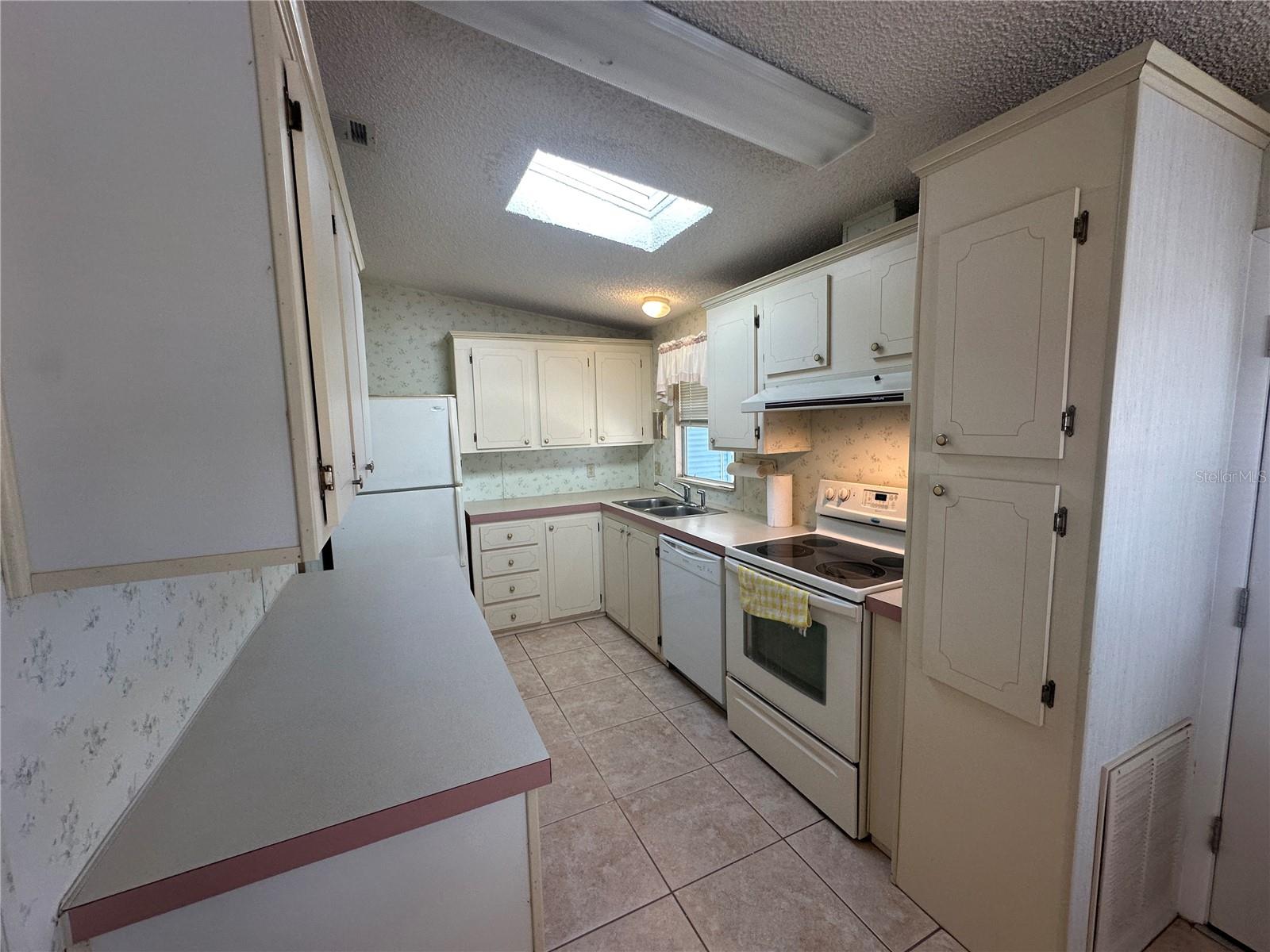 449 LANDSEDGE DR — photo 3