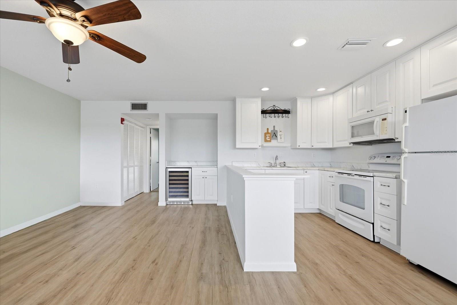 1001 77TH AVE N #307 — photo 3