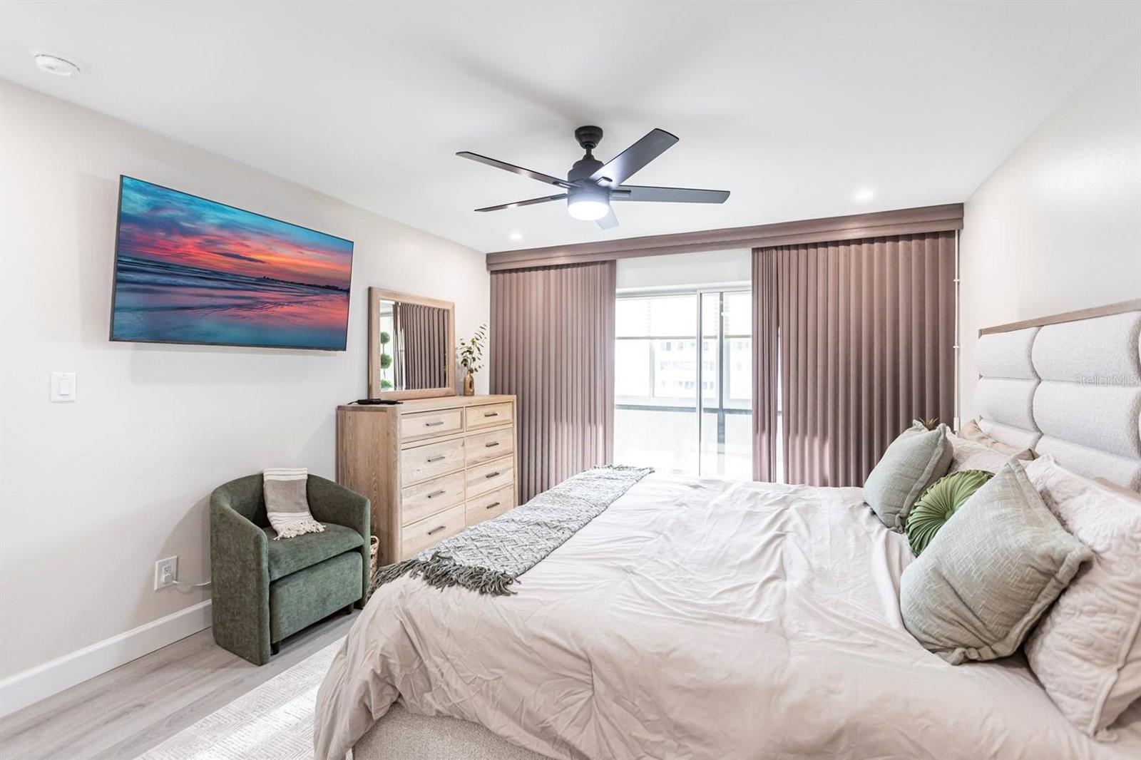 1125 W PEPPERTREE DR #402 — photo 16