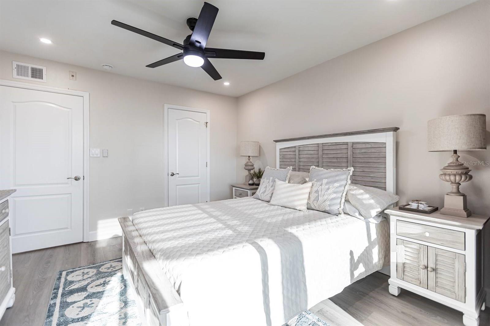1125 W PEPPERTREE DR #402 — photo 22
