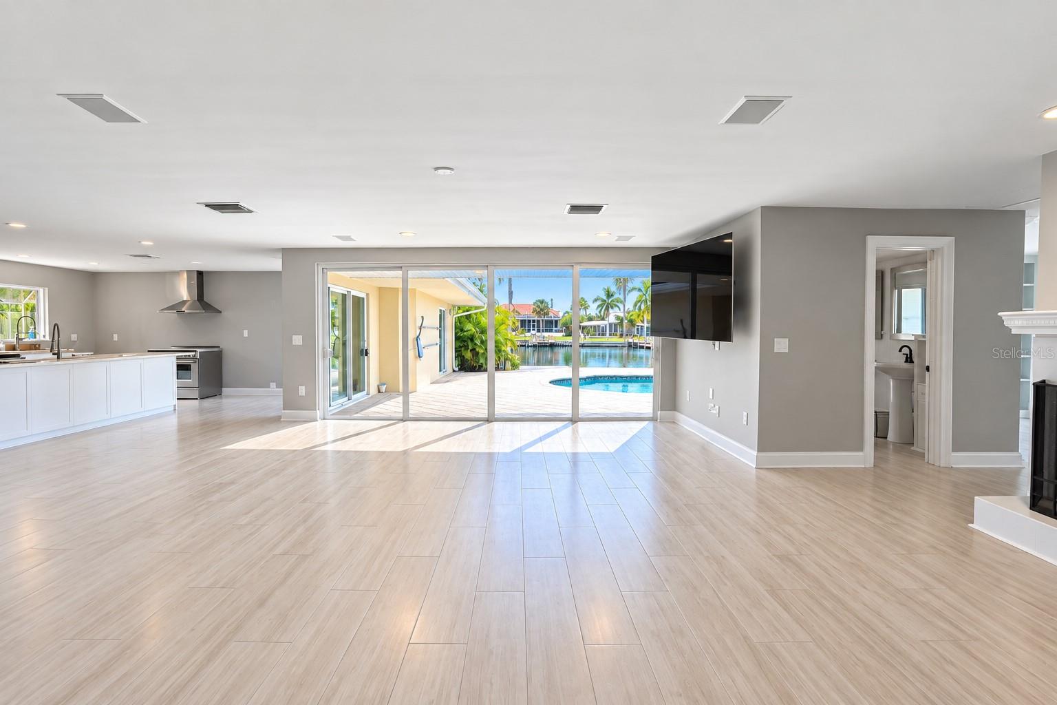 482 HERMOSITA DR — photo 27
