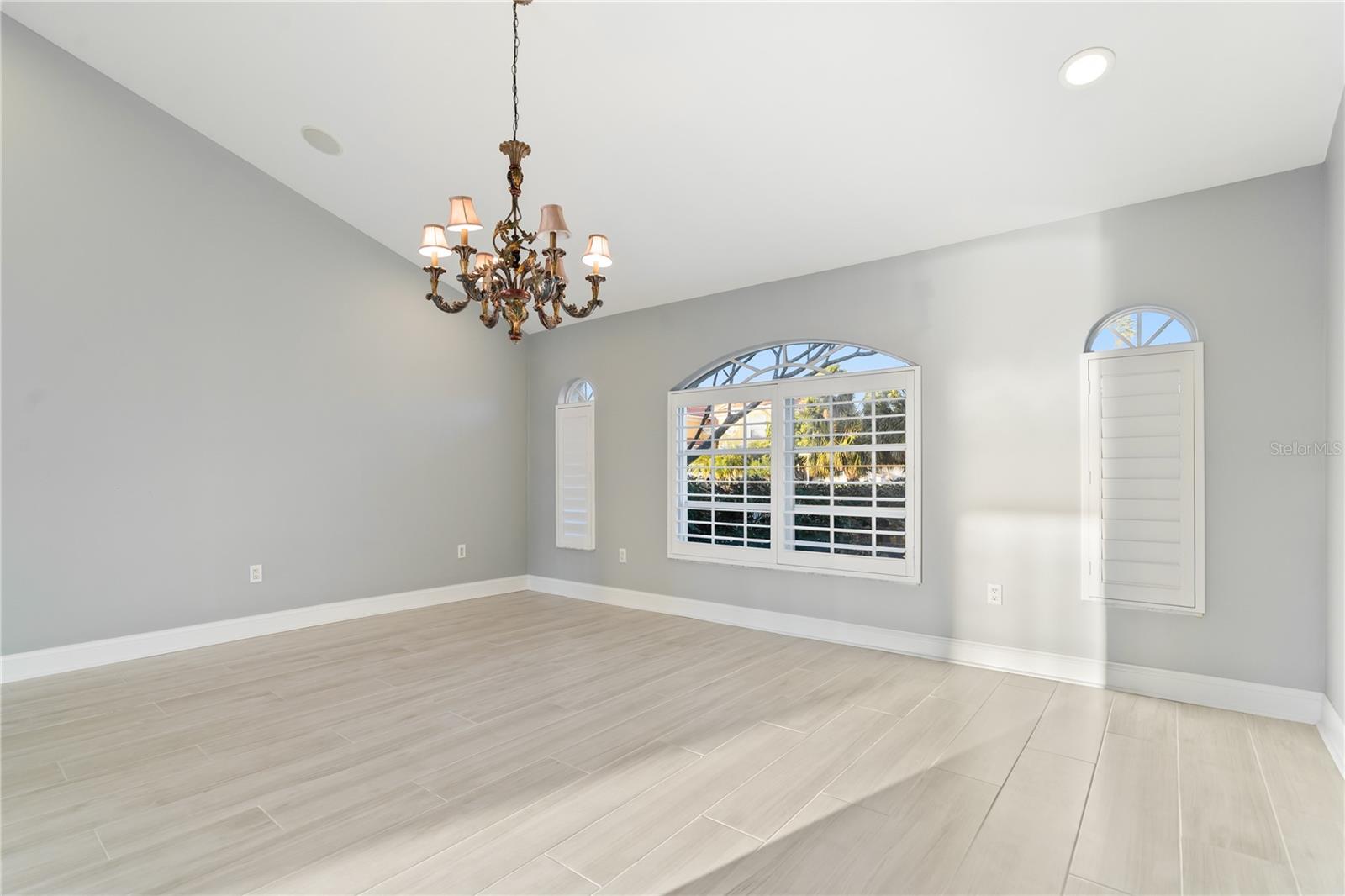 482 HERMOSITA DR — photo 38