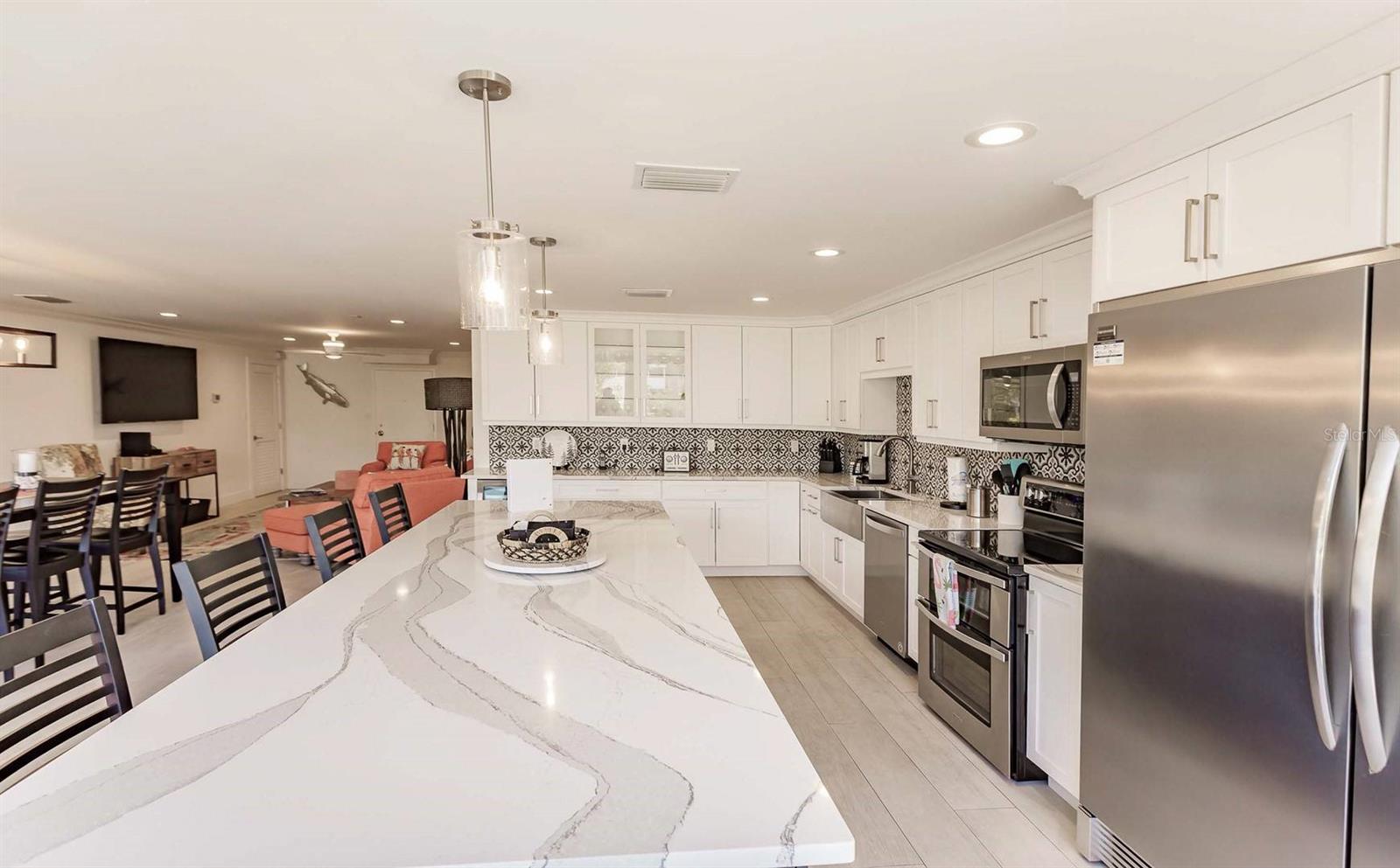 1125 W PEPPERTREE DR #102 — photo 11