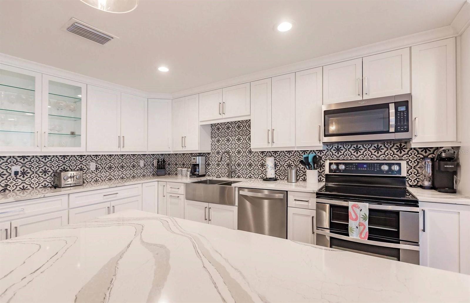 1125 W PEPPERTREE DR #102 — photo 10