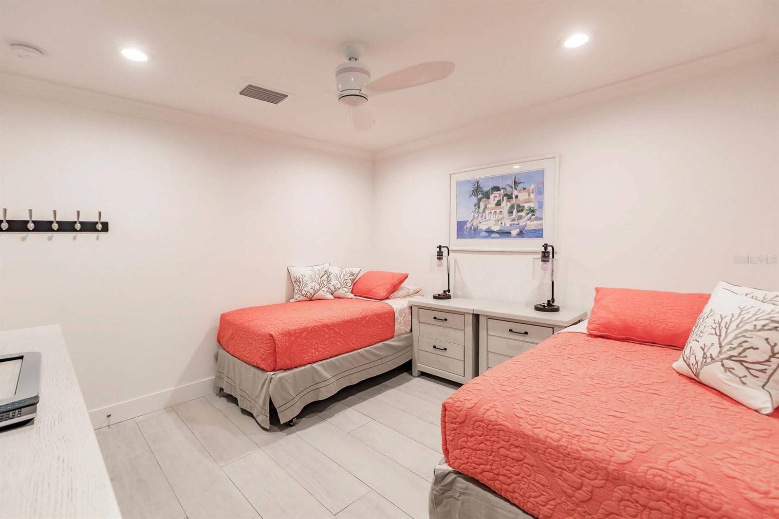 1125 W PEPPERTREE DR #102 — photo 28