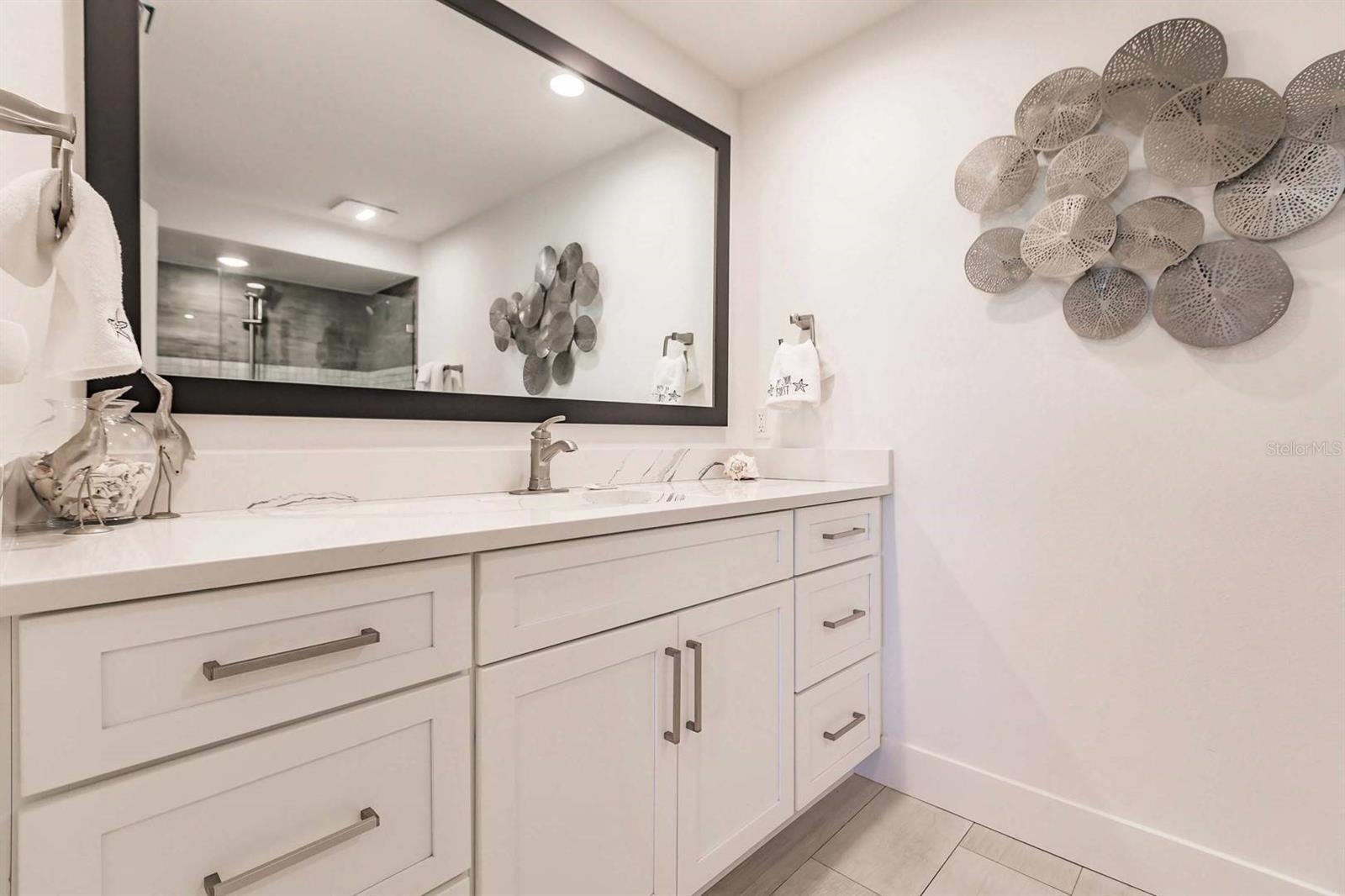 1125 W PEPPERTREE DR #102 — photo 25