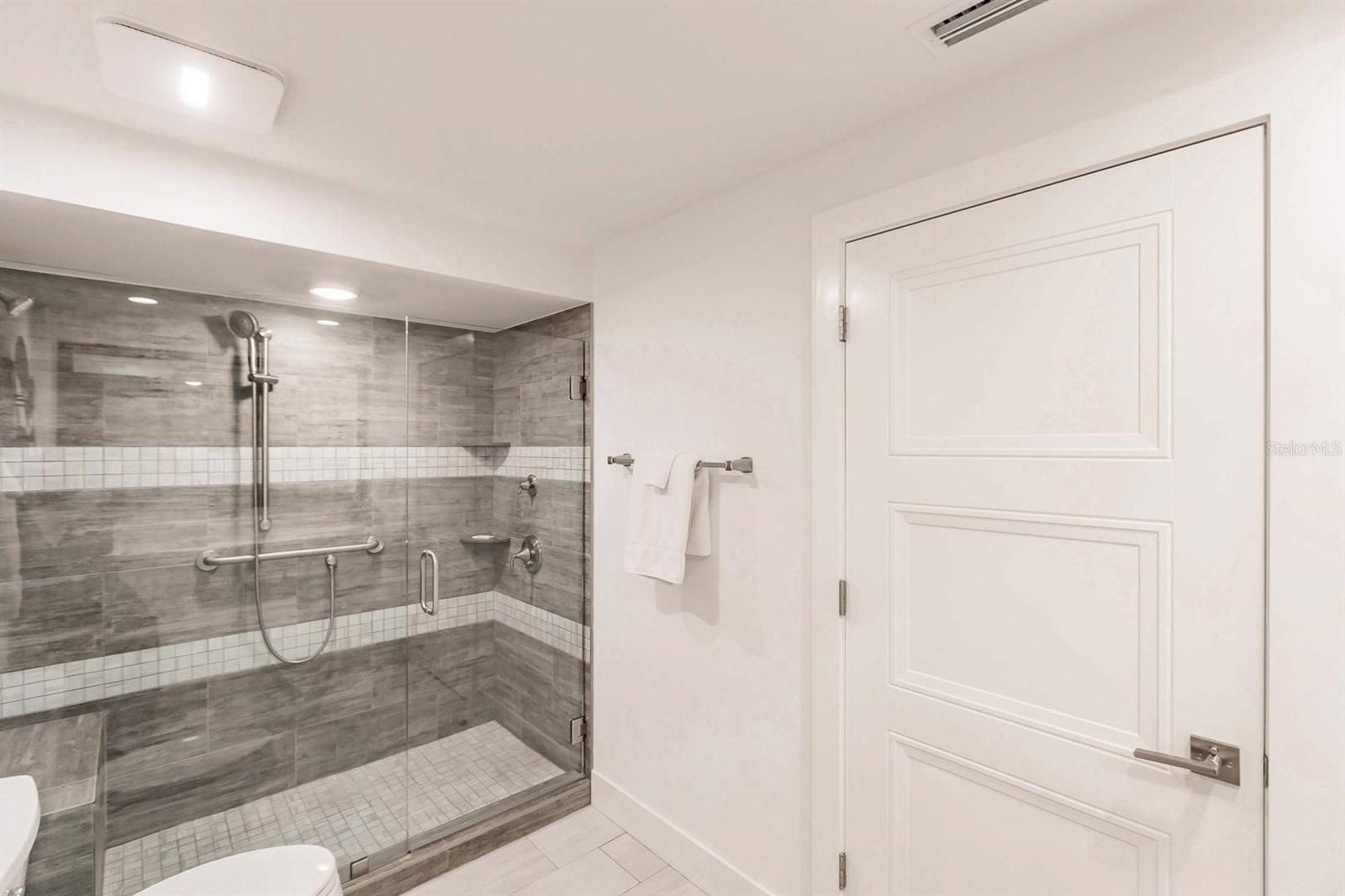 1125 W PEPPERTREE DR #102 — photo 27