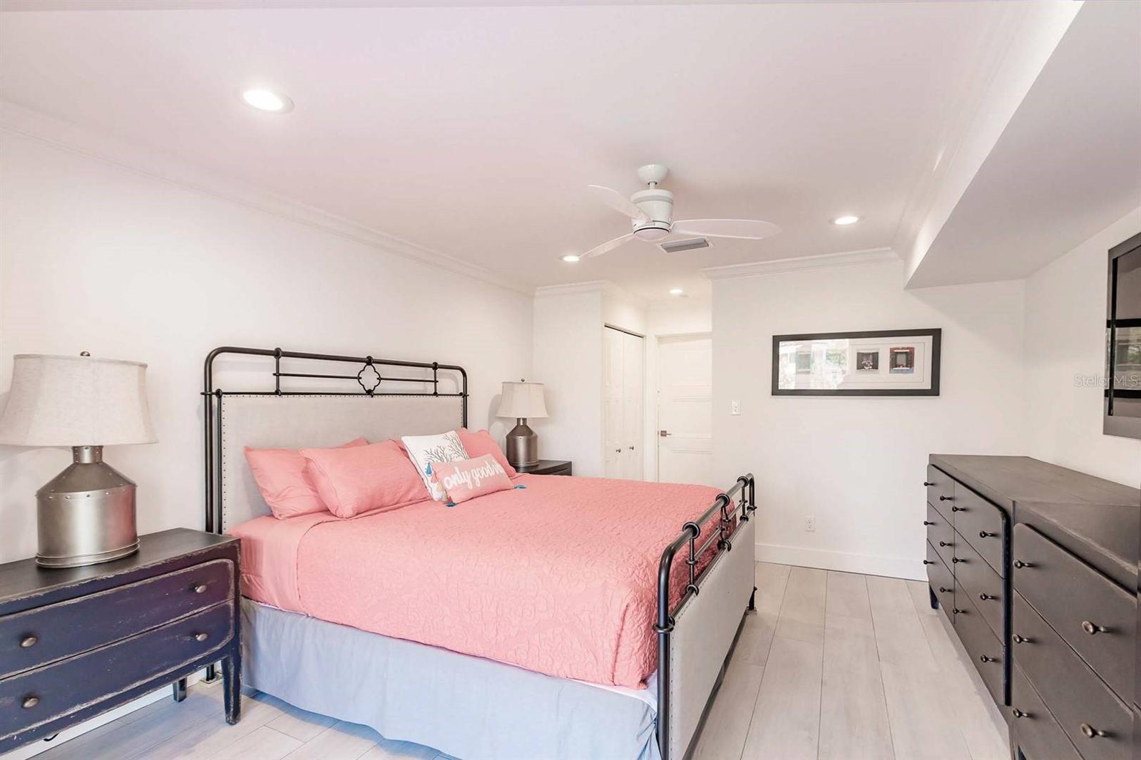 1125 W PEPPERTREE DR #102 — photo 21