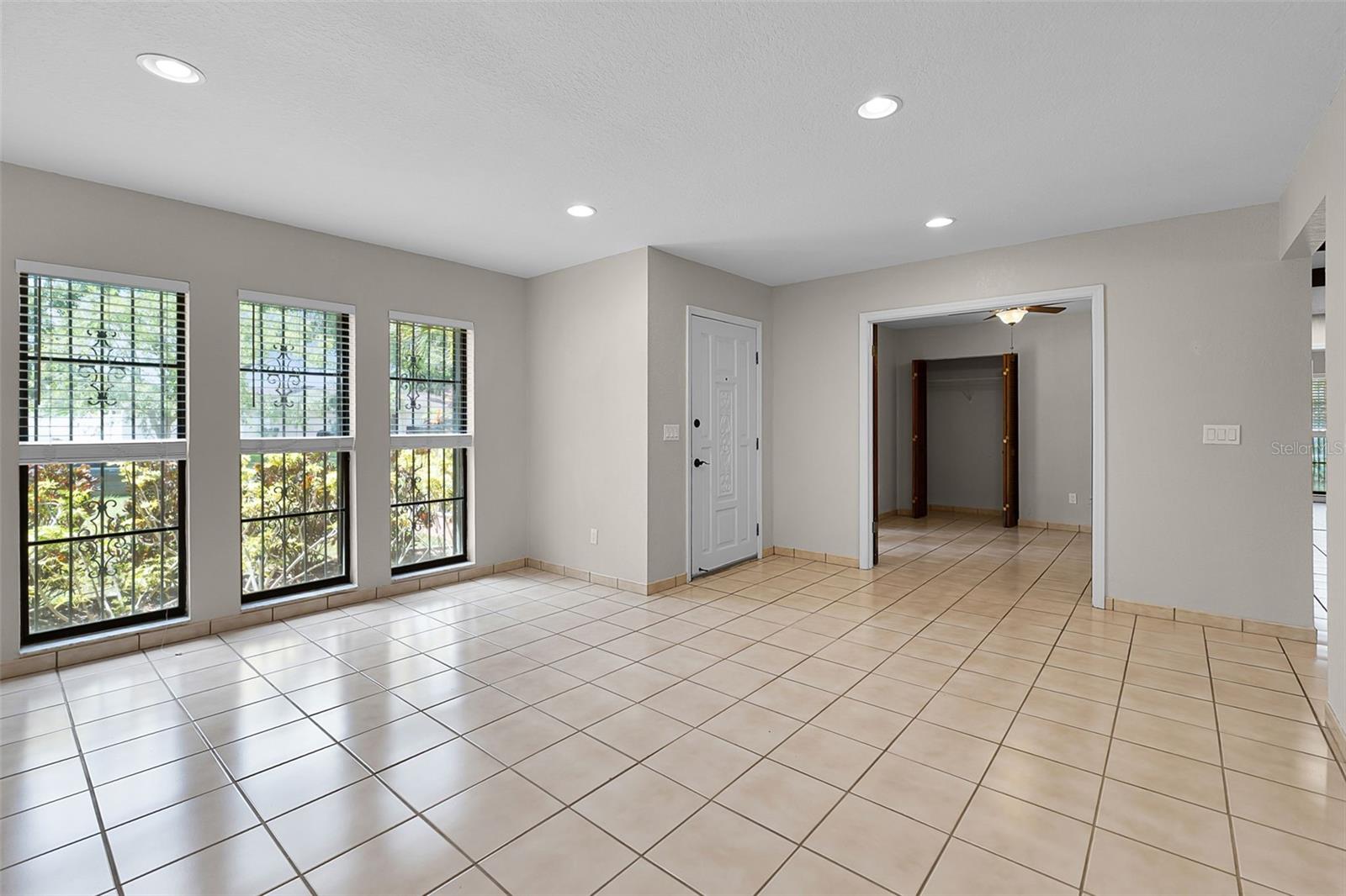 8208 LA SERENA DR — photo 5
