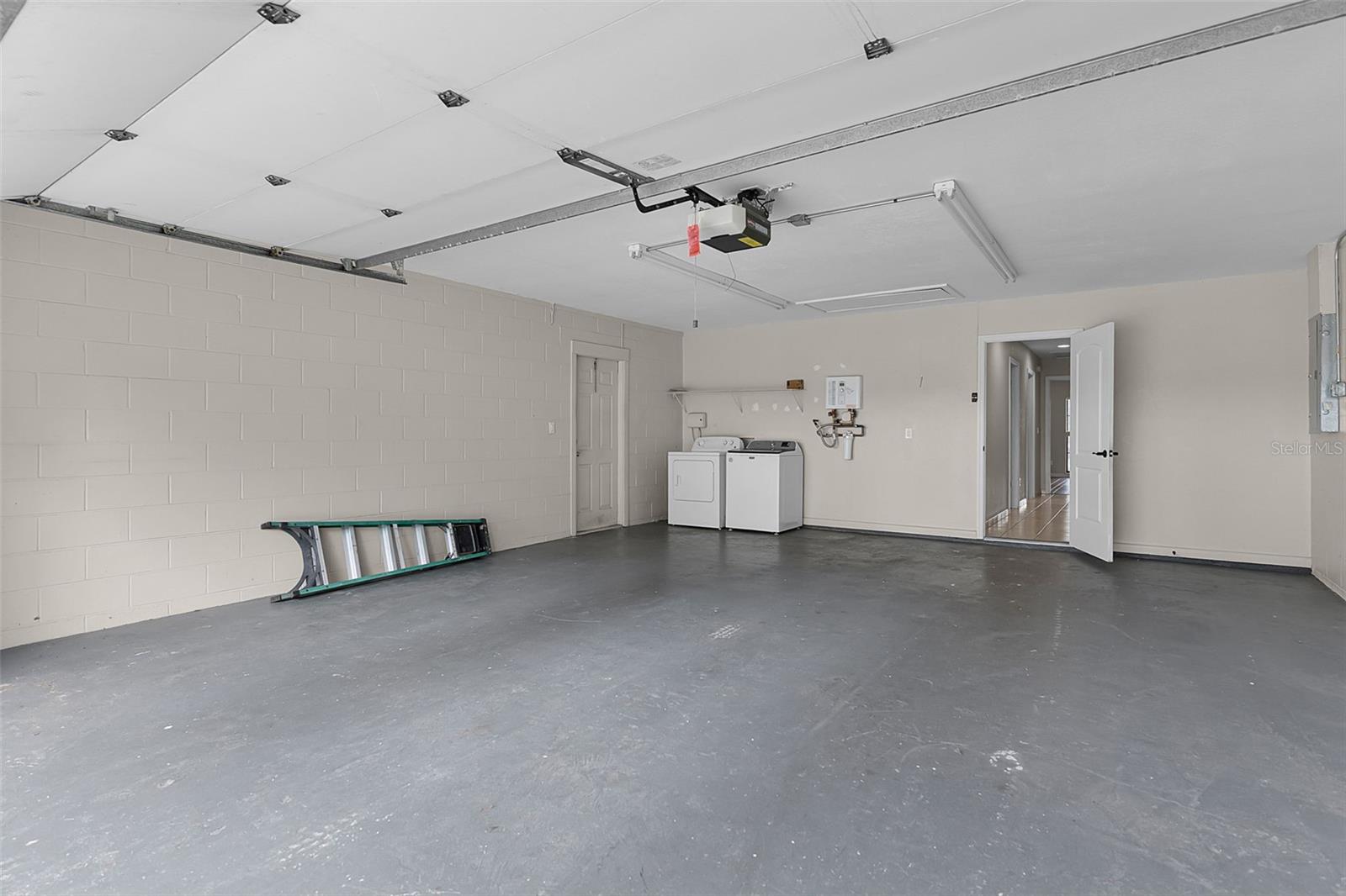 8208 LA SERENA DR — photo 15