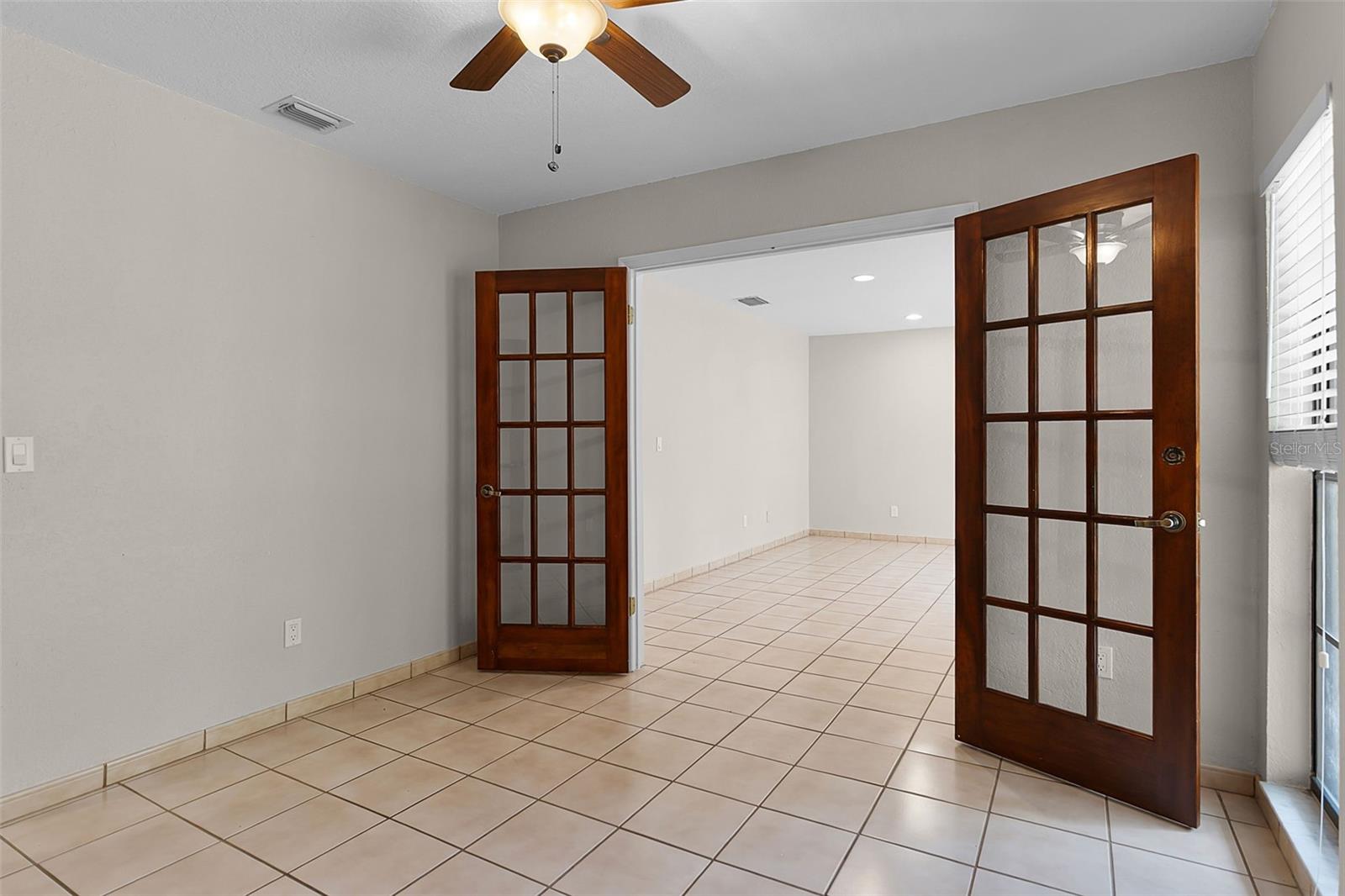 8208 LA SERENA DR — photo 11
