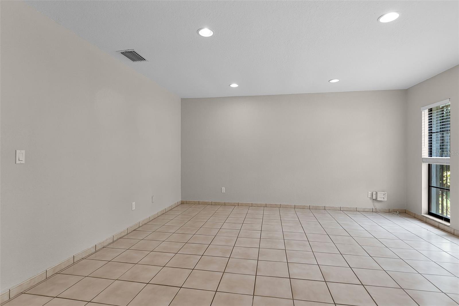 8208 LA SERENA DR — photo 6