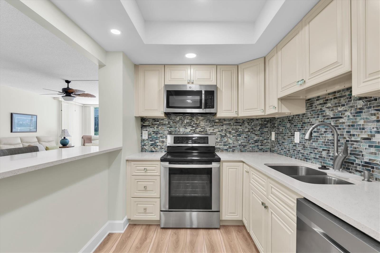 100 PIERCE ST #305 — photo 15