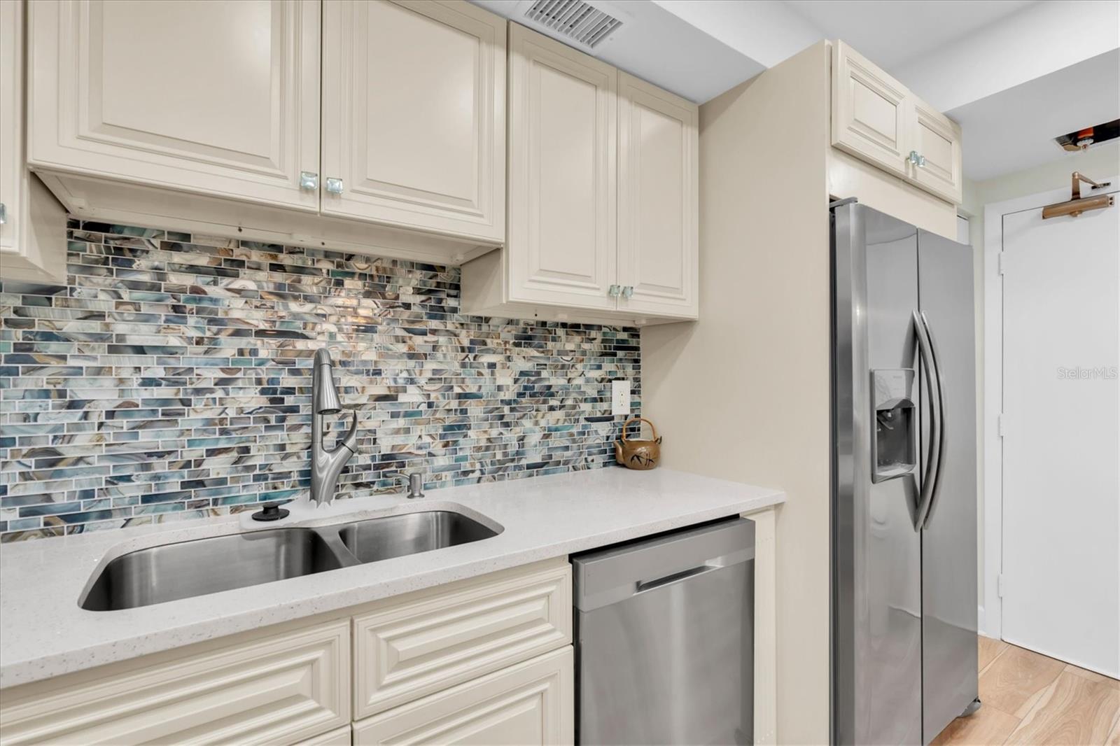 100 PIERCE ST #305 — photo 17