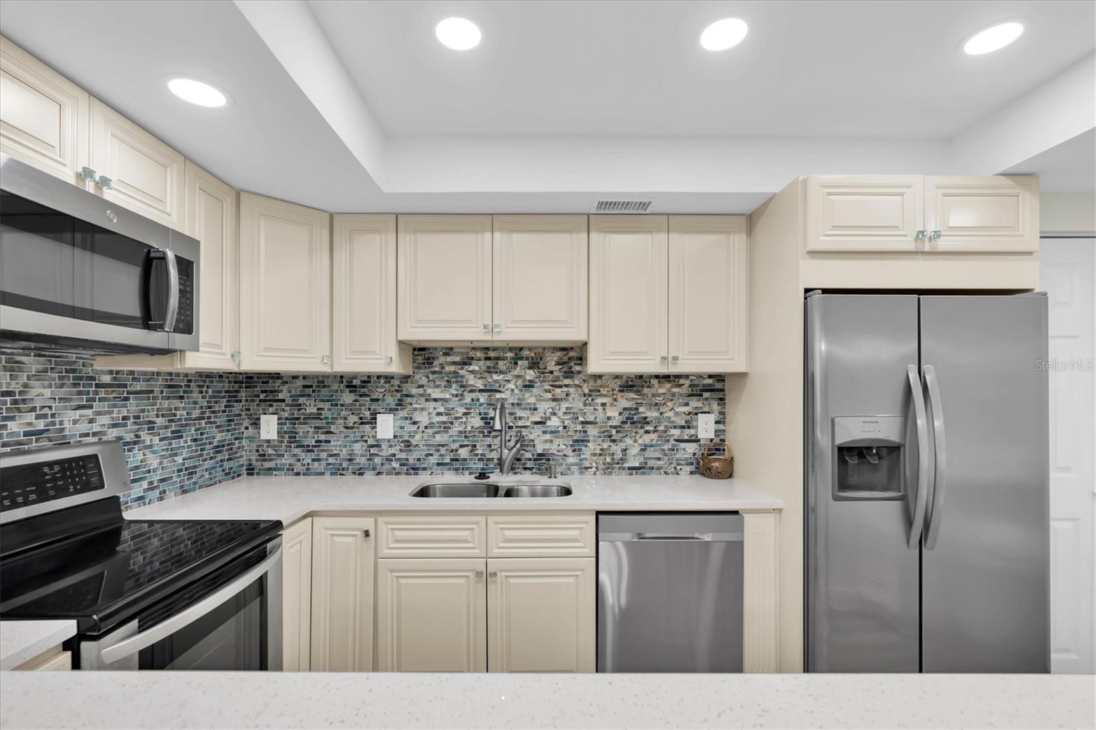 100 PIERCE ST #305 — photo 14