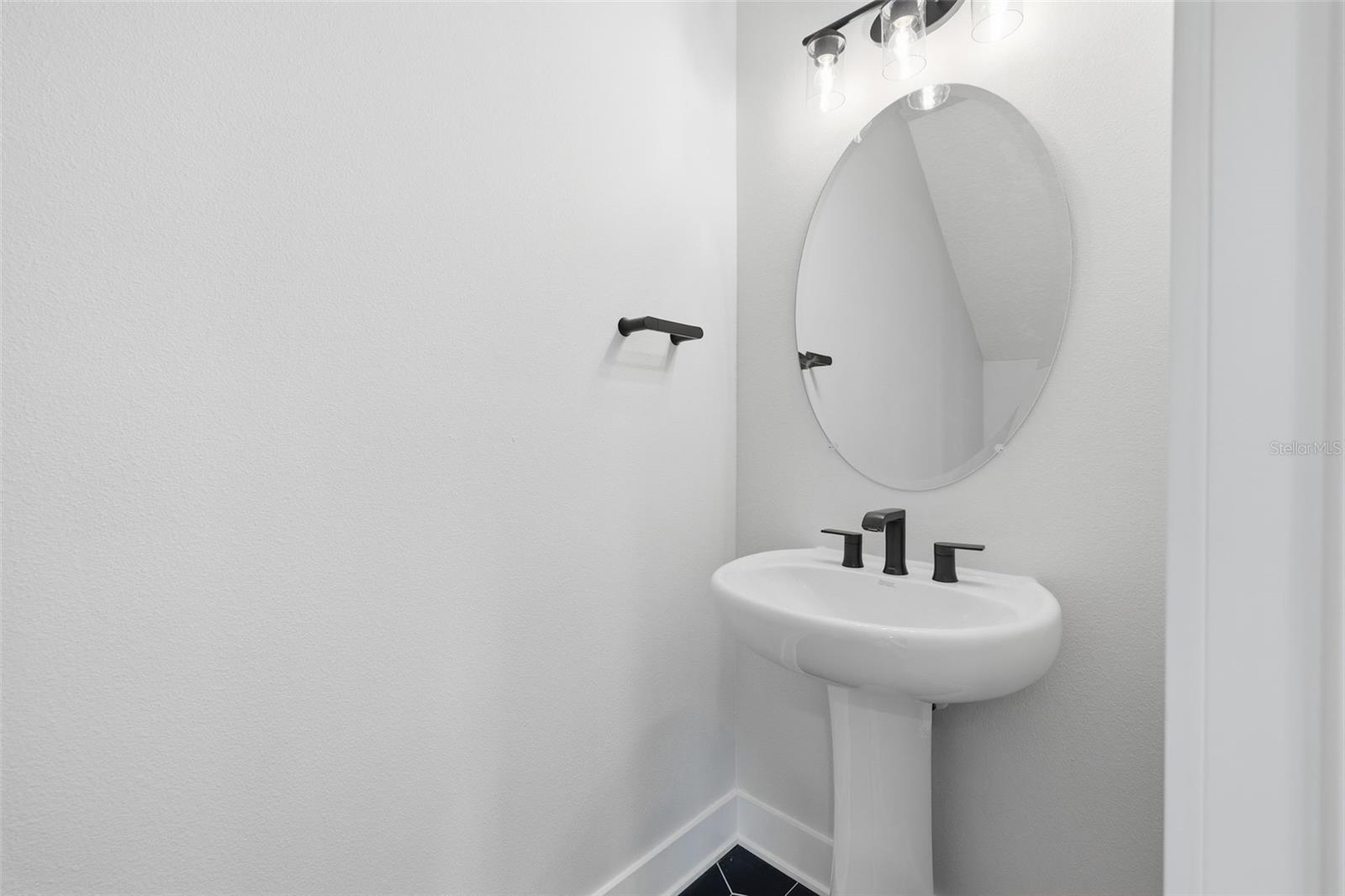 4208 W CARMEN ST #D — photo 21