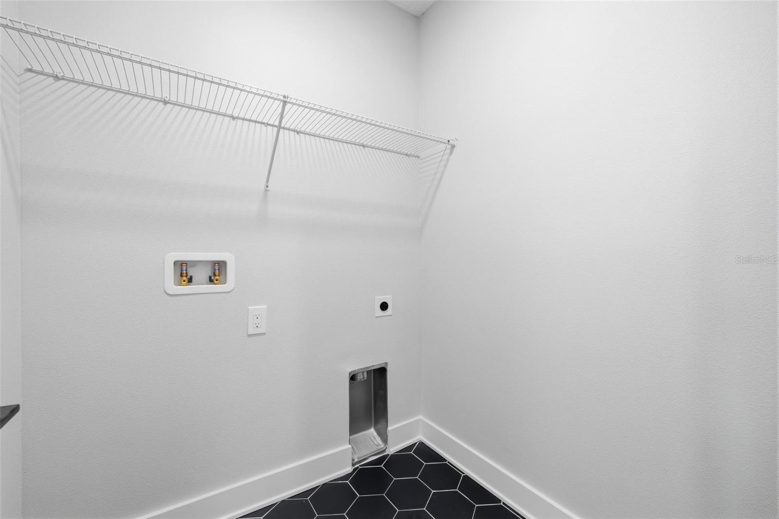 4208 W CARMEN ST #D — photo 31