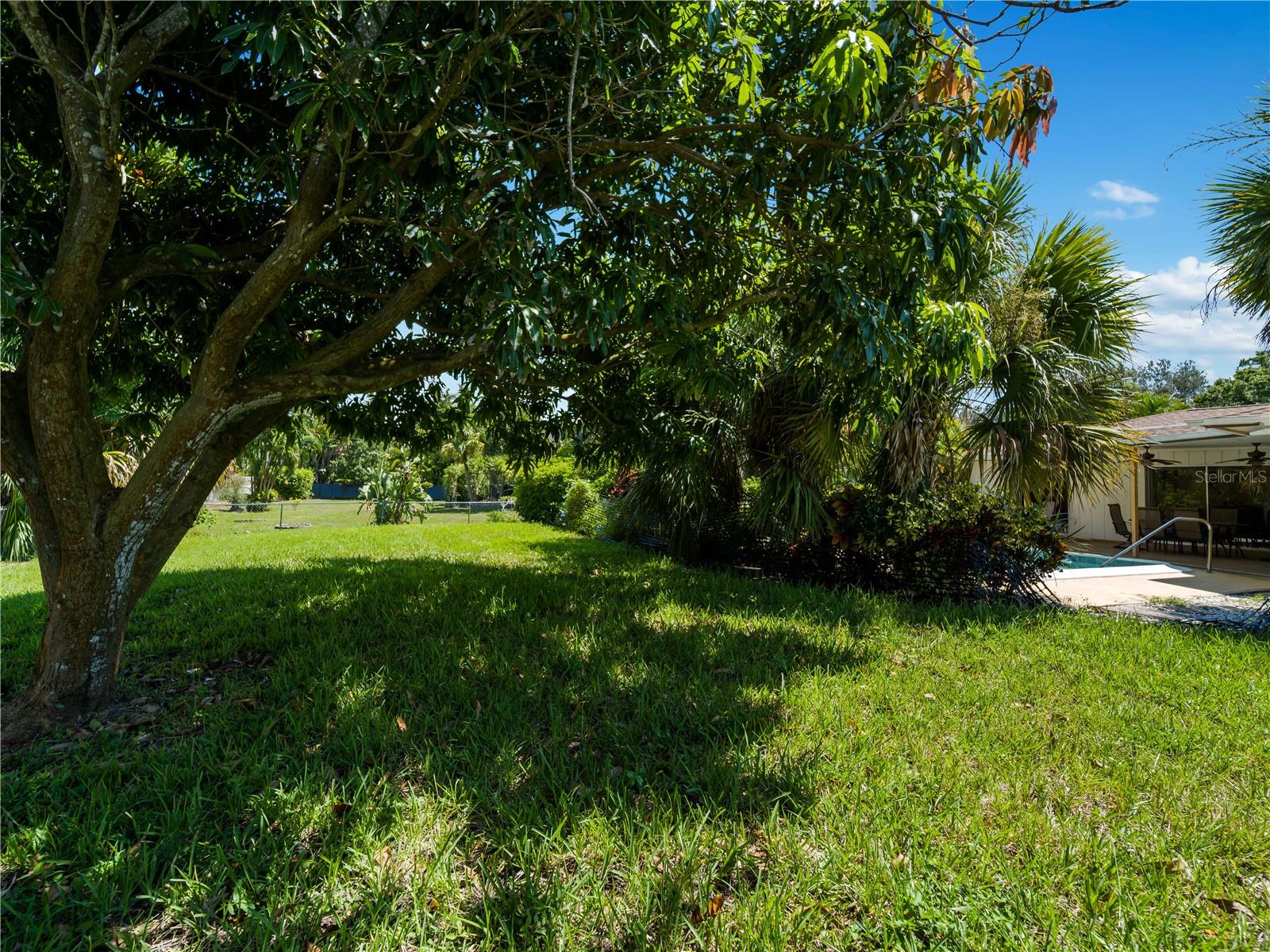 424 BAYCREST DR — photo 36