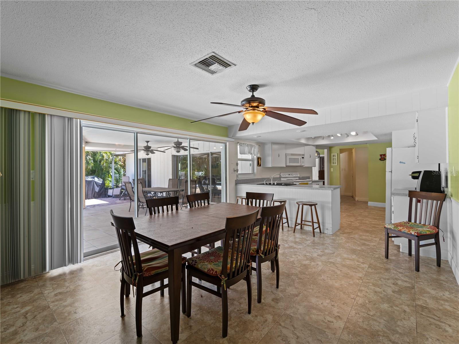 424 BAYCREST DR — photo 29