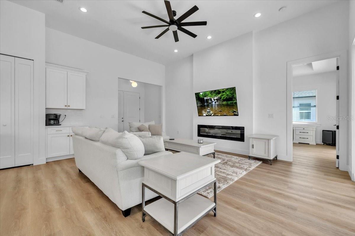 3083 JEANNIN DR — photo 5