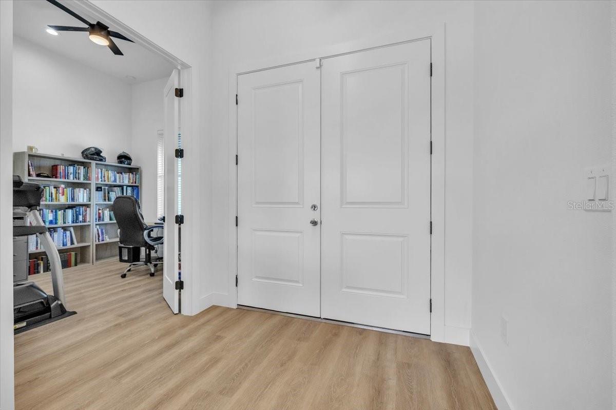 3083 JEANNIN DR — photo 26