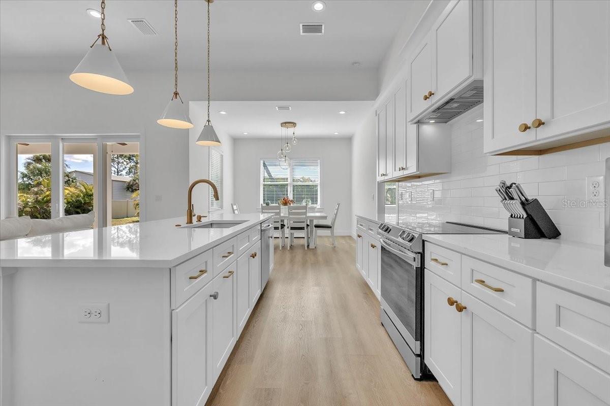 3083 JEANNIN DR — photo 12