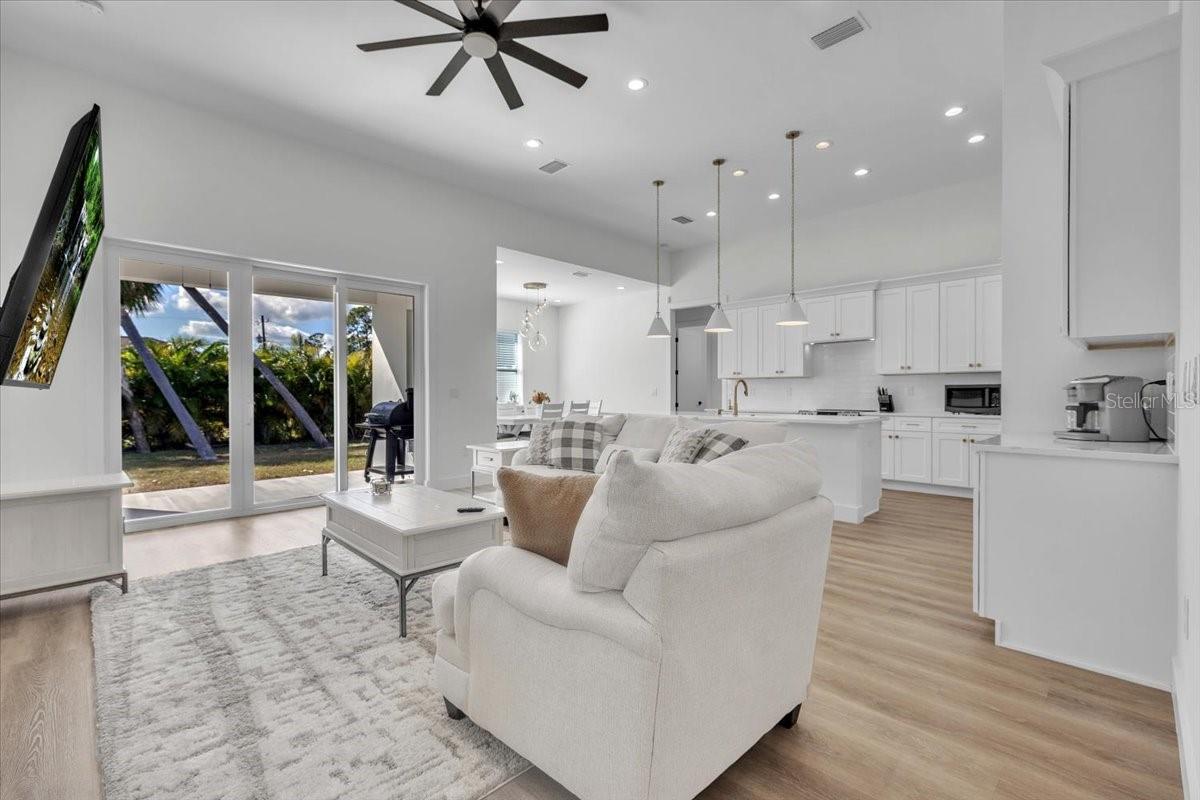 3083 JEANNIN DR — photo 3