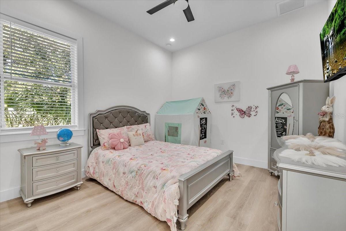 3083 JEANNIN DR — photo 21