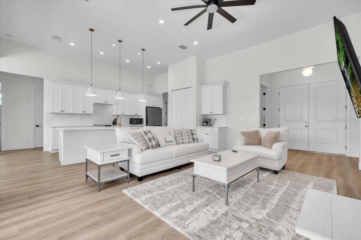 3083 JEANNIN DR — photo 4