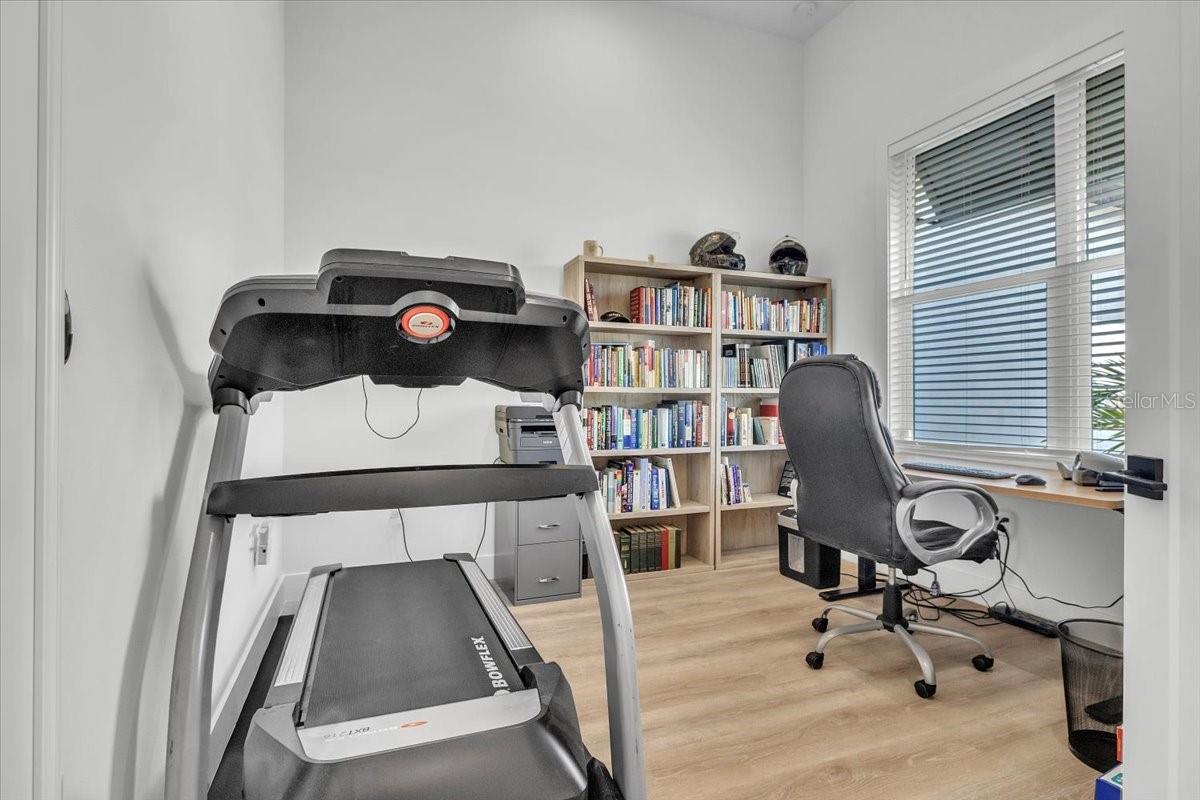 3083 JEANNIN DR — photo 27