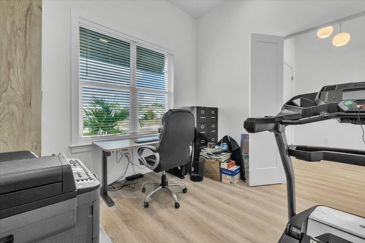 3083 JEANNIN DR — photo 28