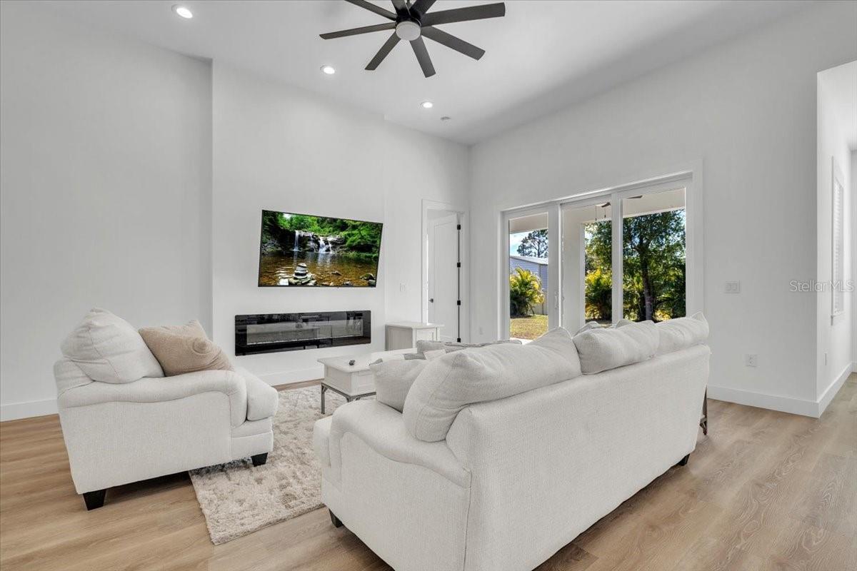 3083 JEANNIN DR — photo 7