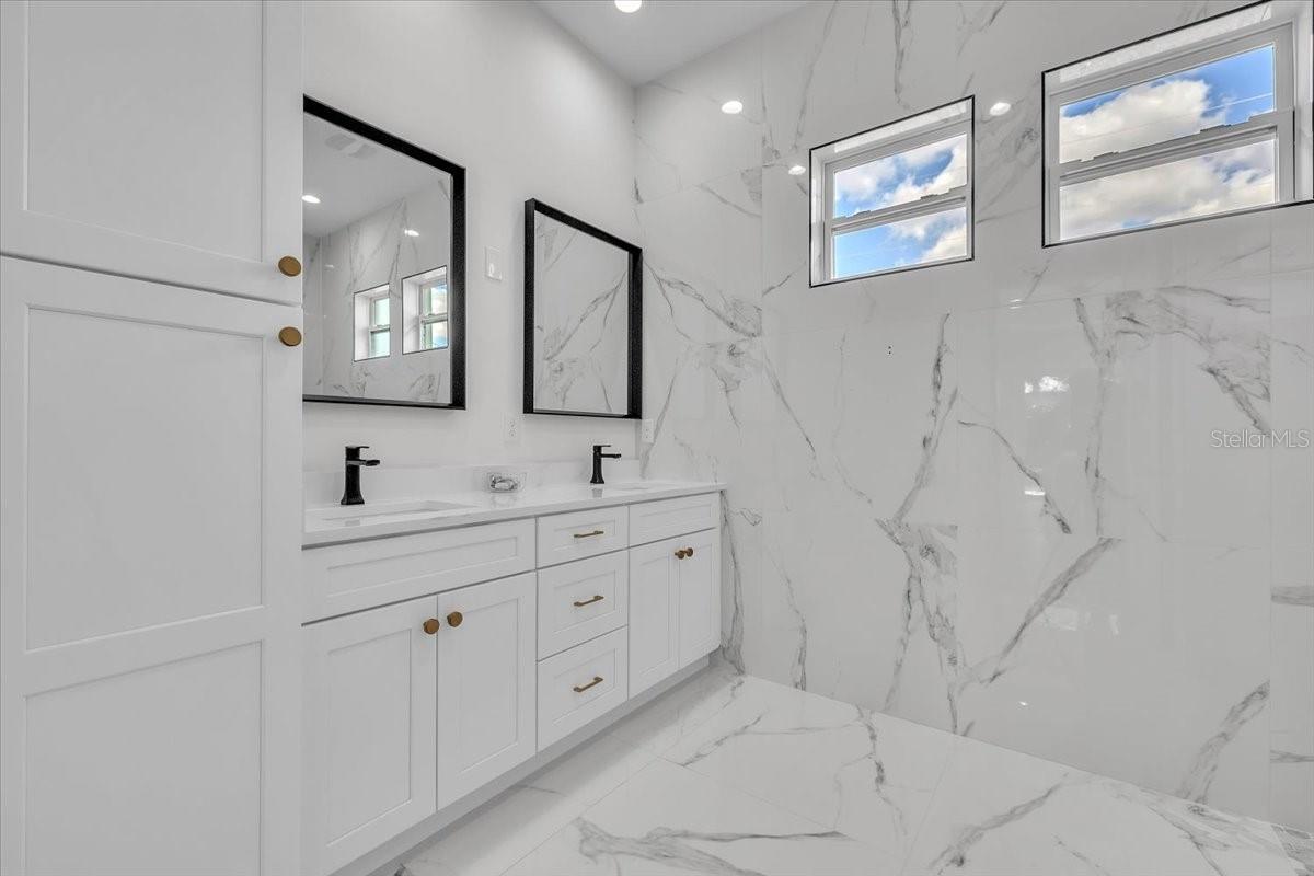 3083 JEANNIN DR — photo 18