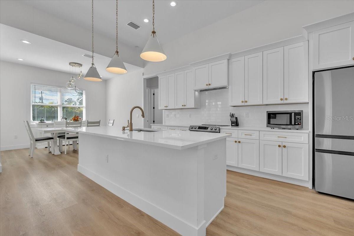 3083 JEANNIN DR — photo 11