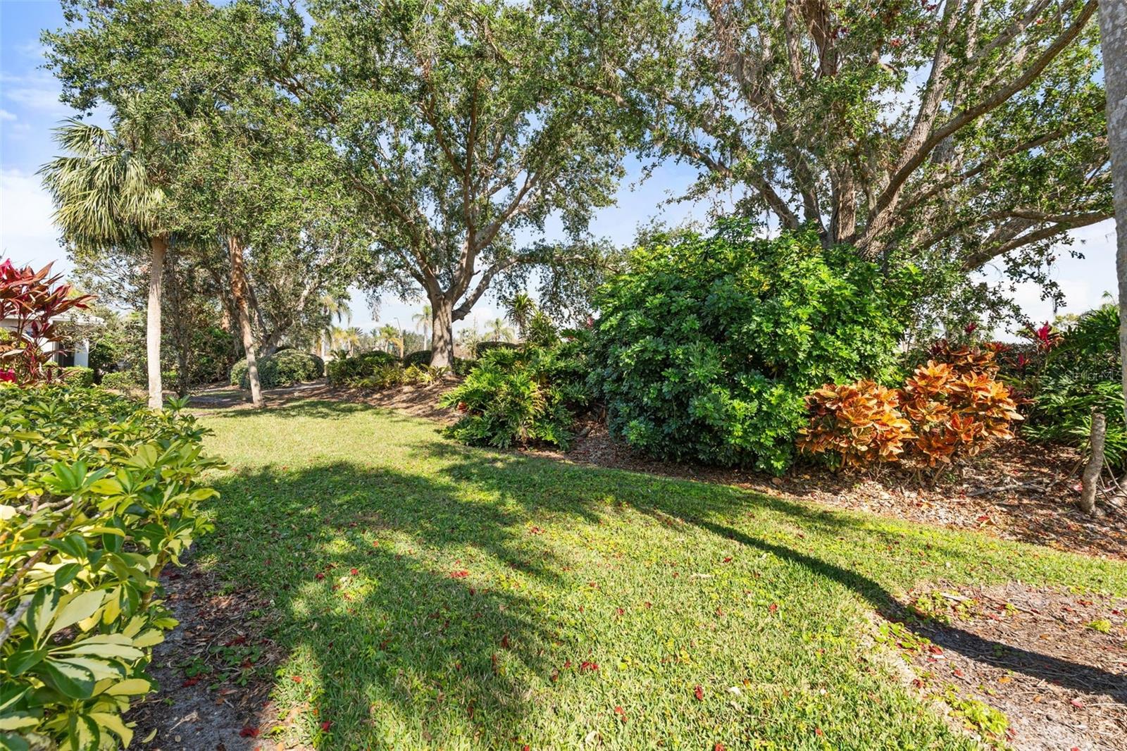 905 BARCLAY CT — photo 37