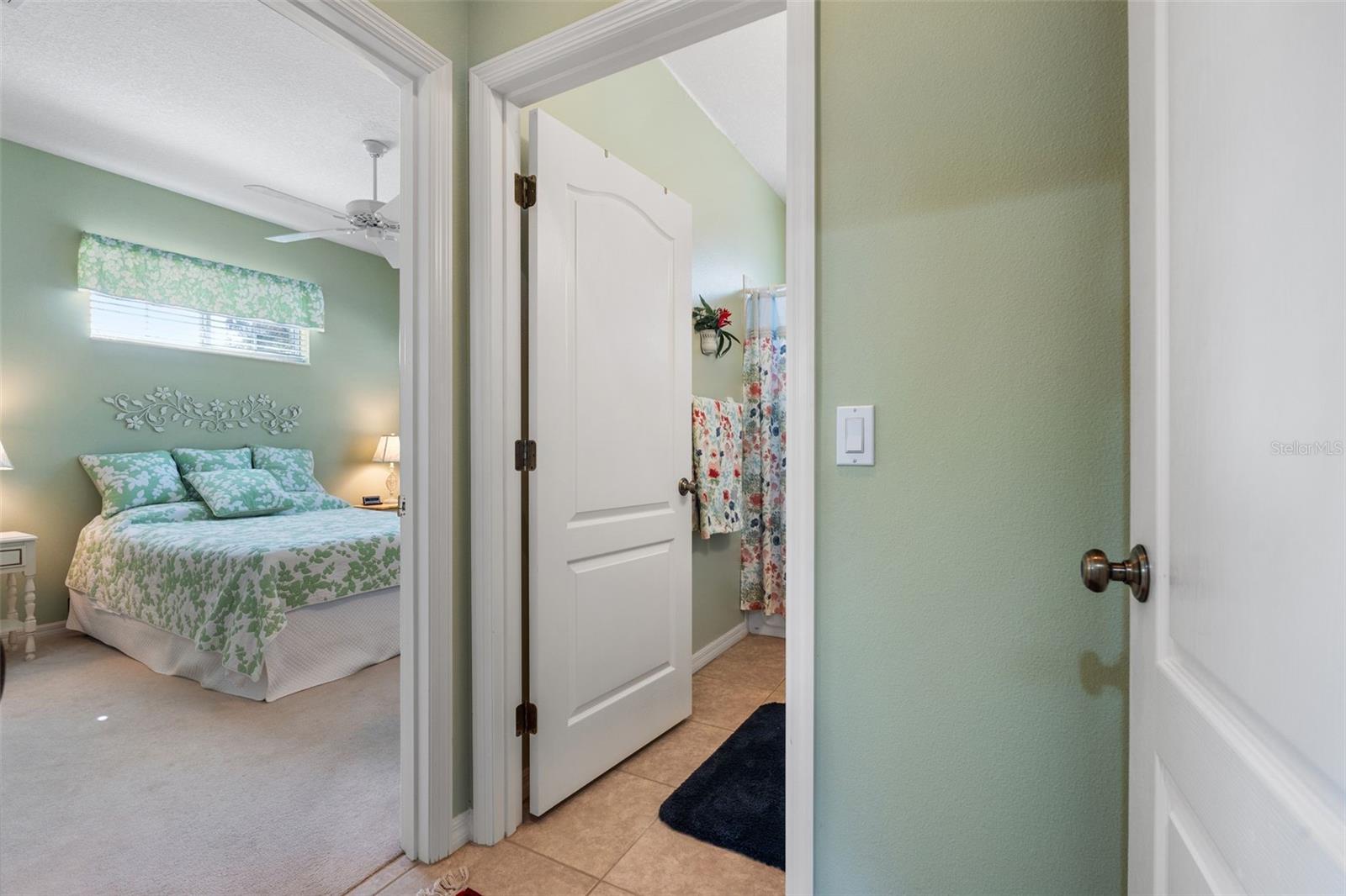 905 BARCLAY CT — photo 30