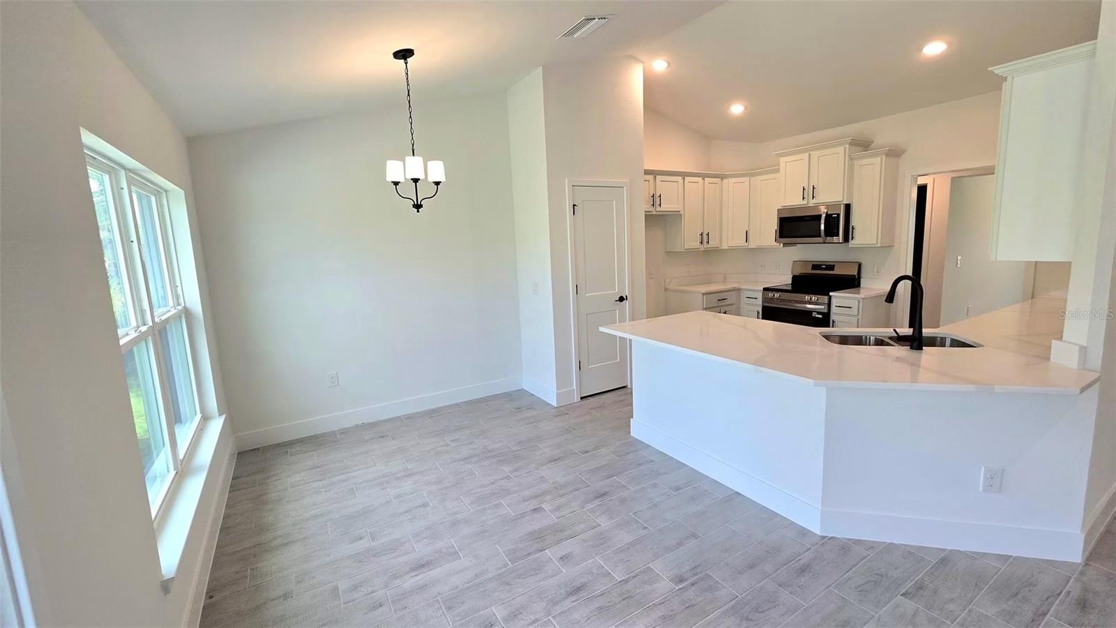 2239 N BISCAYNE DR — photo 4