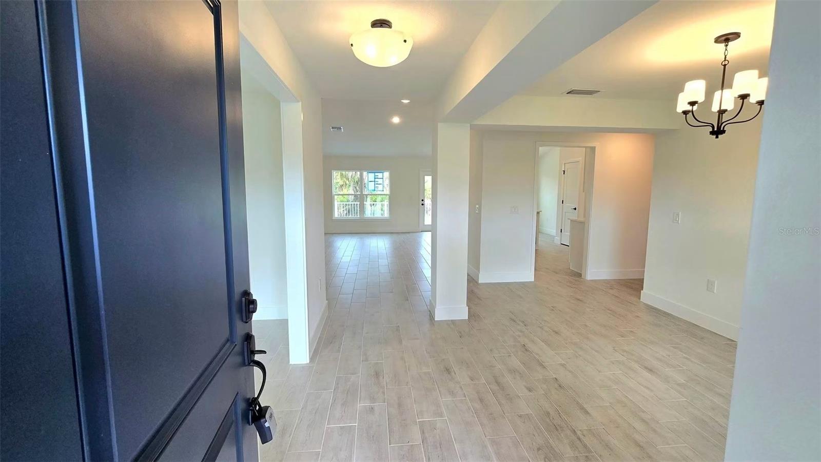 2239 N BISCAYNE DR — photo 2