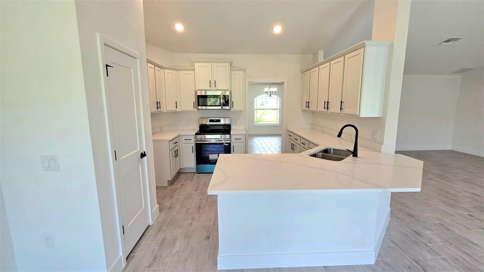 2239 N BISCAYNE DR — photo 5