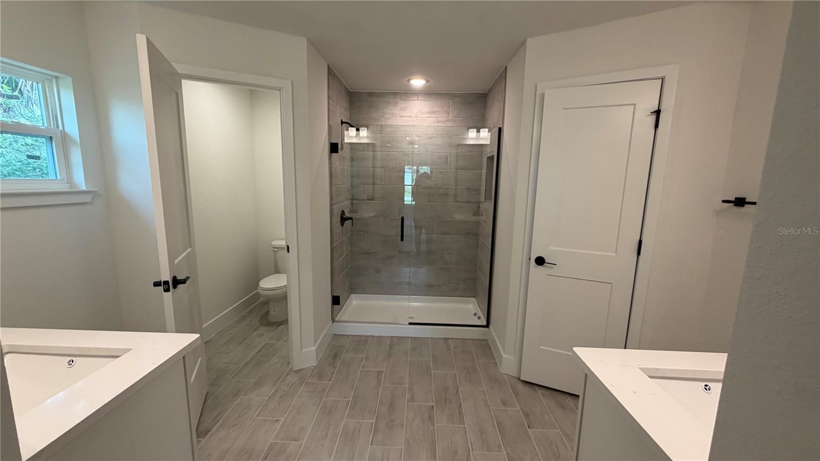 2239 N BISCAYNE DR — photo 12