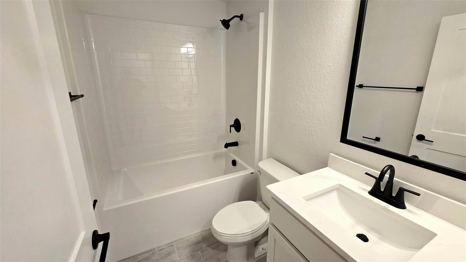 2239 N BISCAYNE DR — photo 8