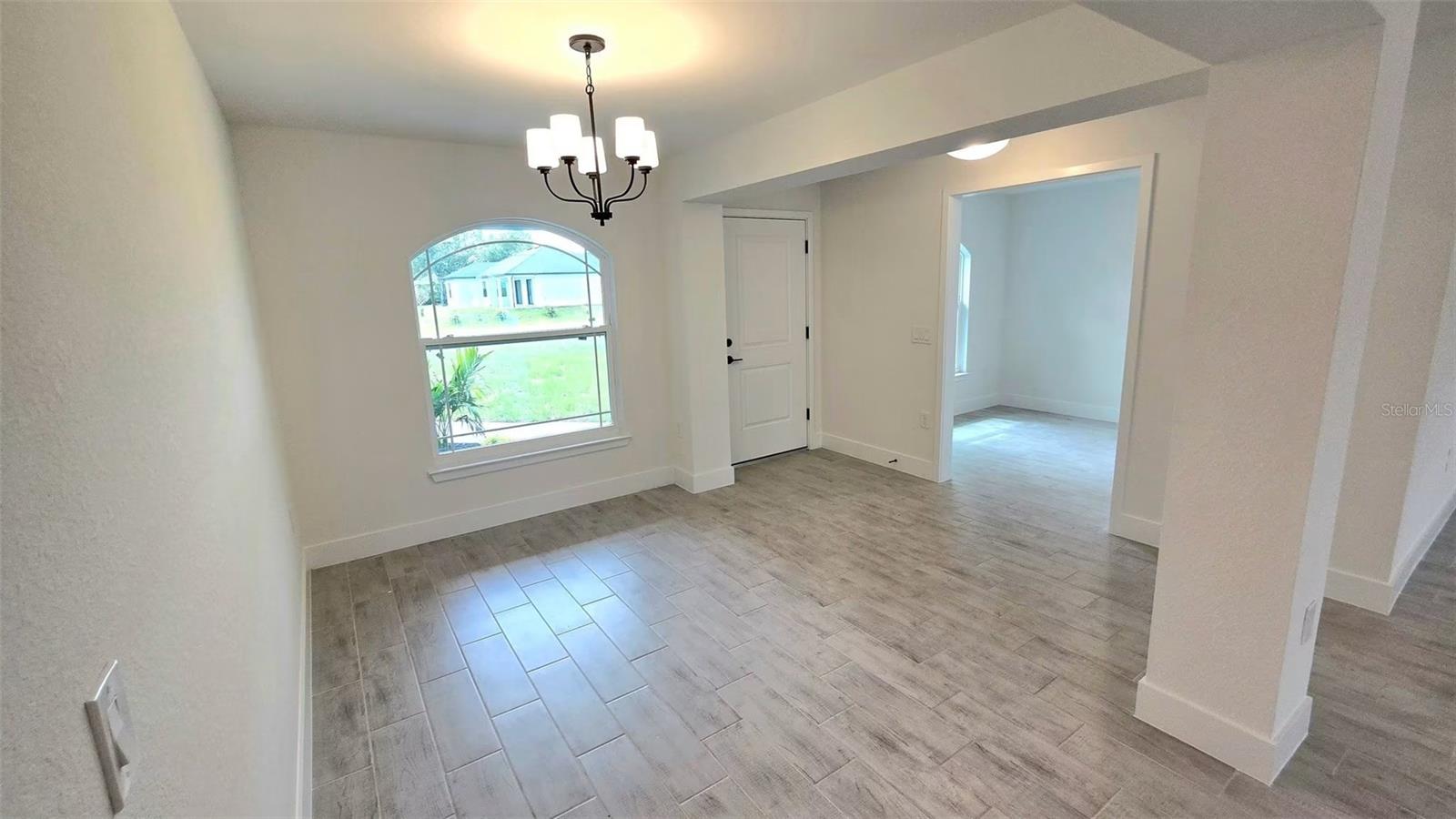 2239 N BISCAYNE DR — photo 3