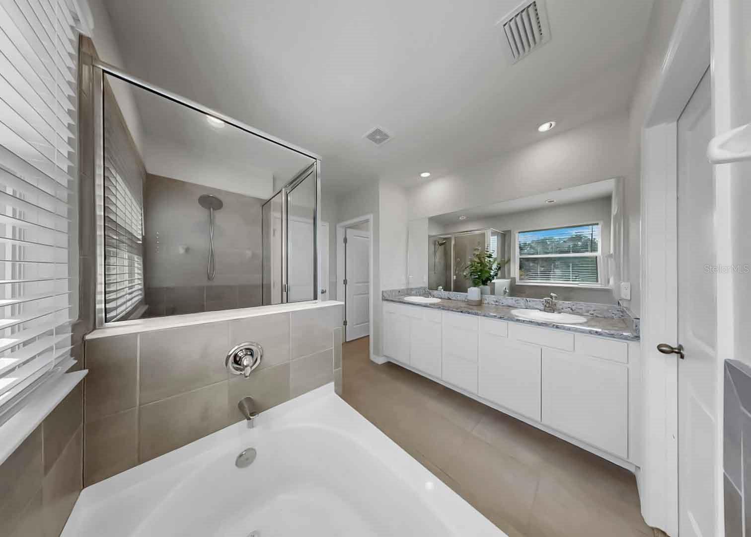 16454 WOODSIDE GLN — photo 37