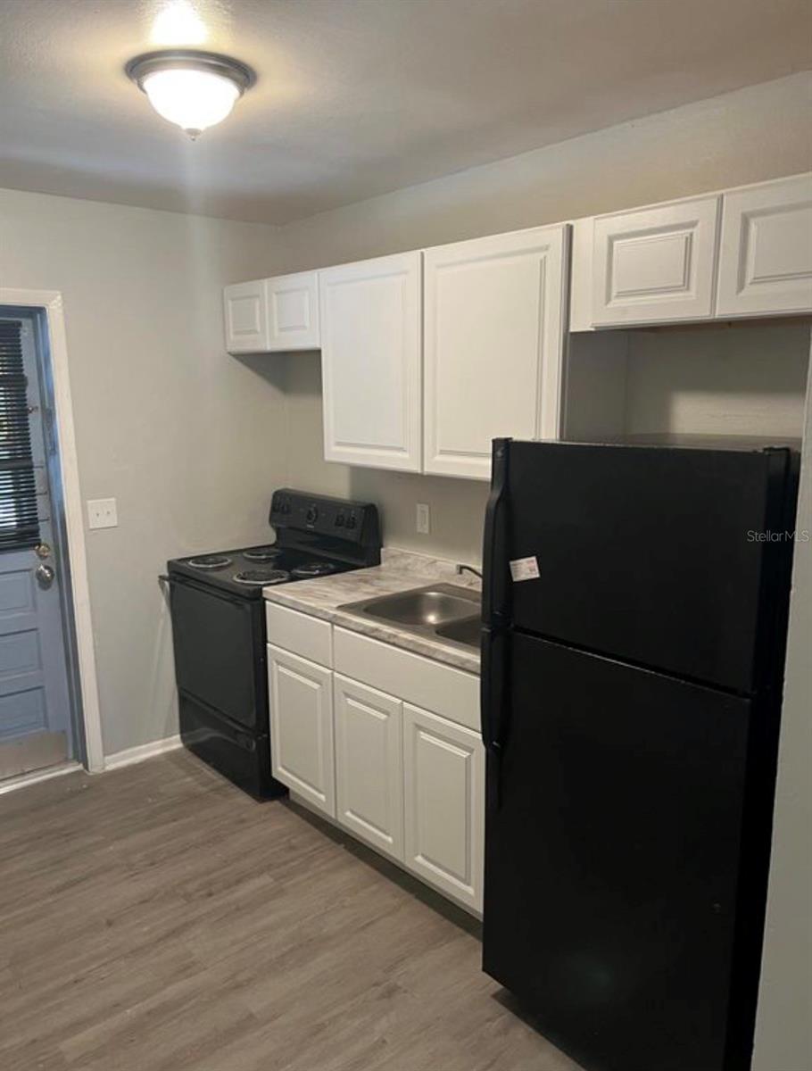 1601 E MARKS DR — photo 2