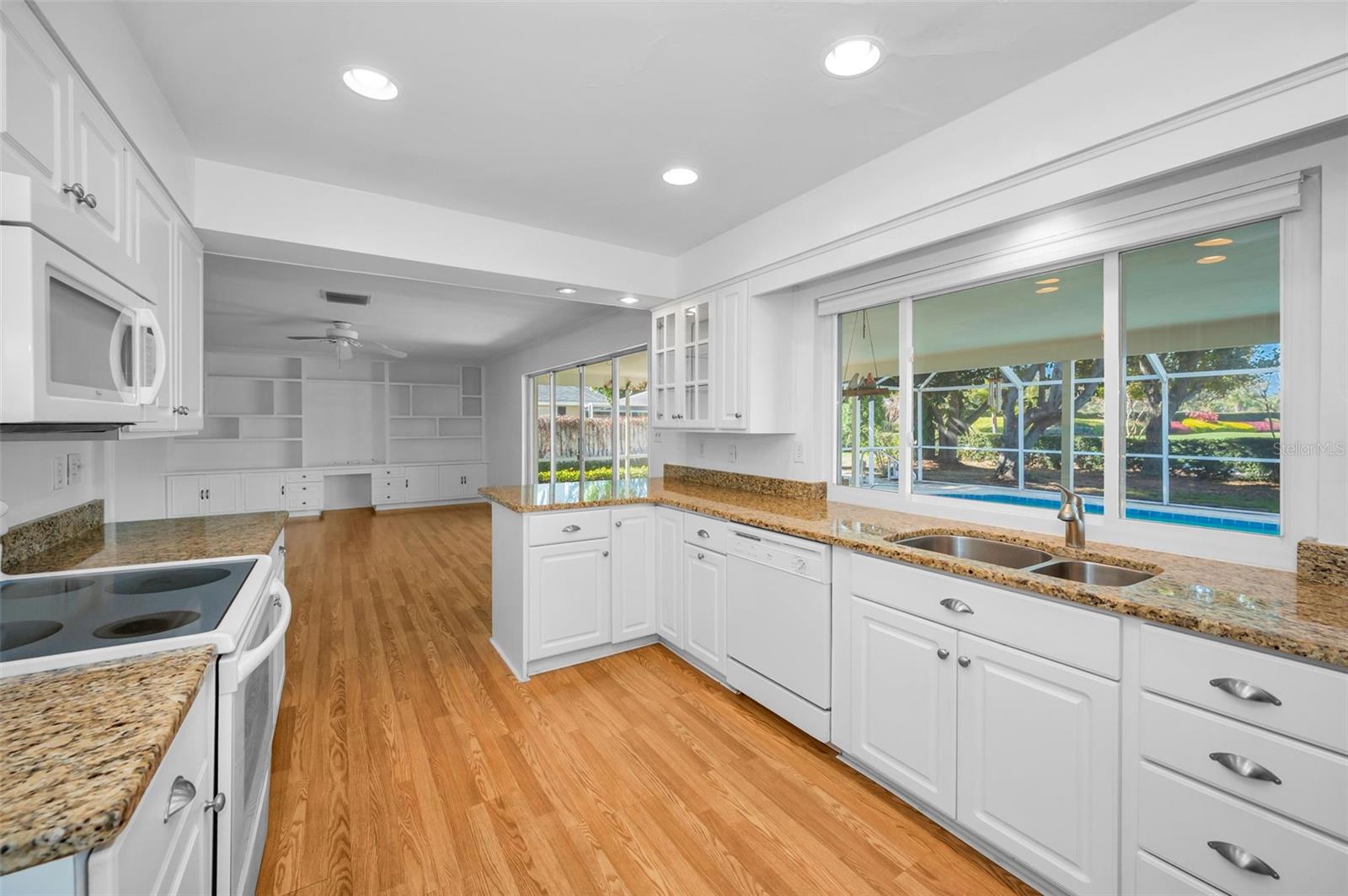 4 HIBISCUS RD — photo 28